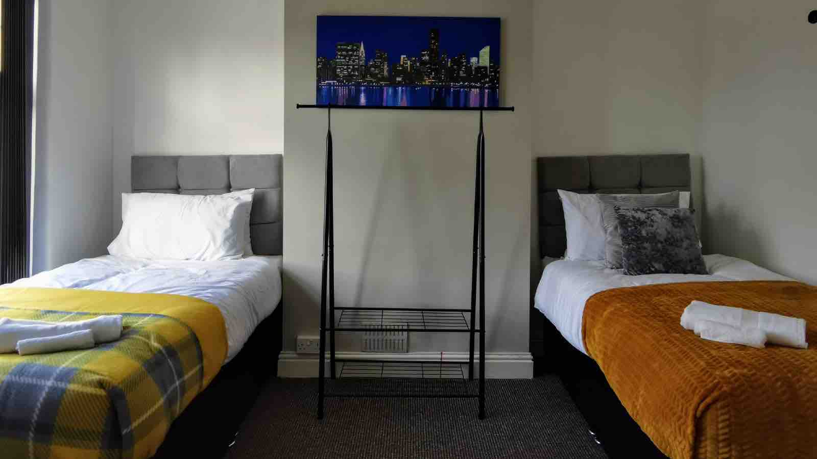 C Spacious 5 Bed Pkg Wifi Long Stays Houses For Rent In Cannock England United Kingdom