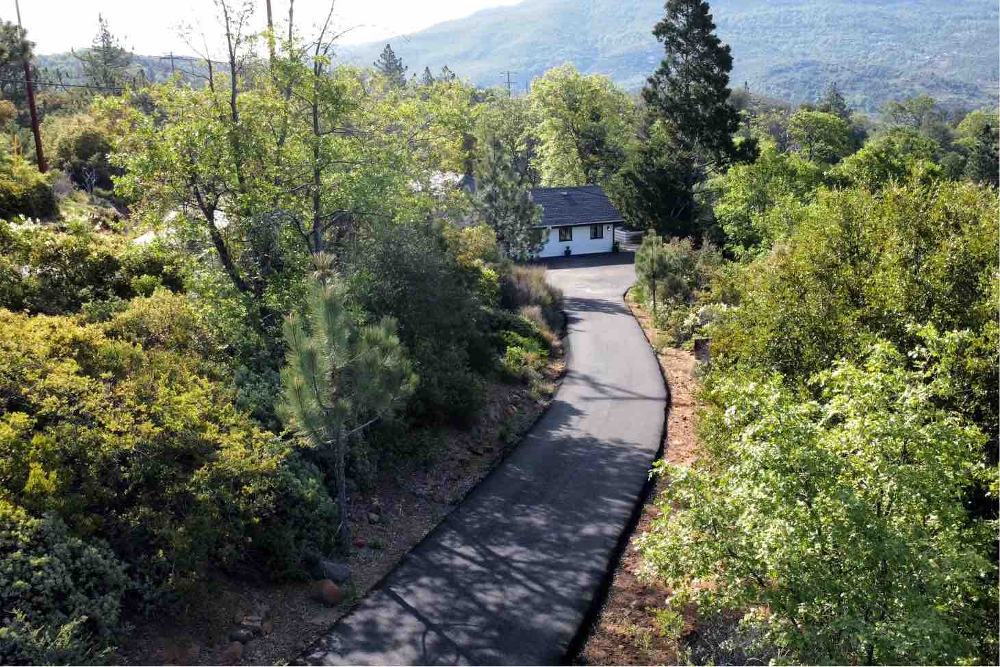 Modern Rustic Hideaway -Views -Deck - DogsOK-Gated