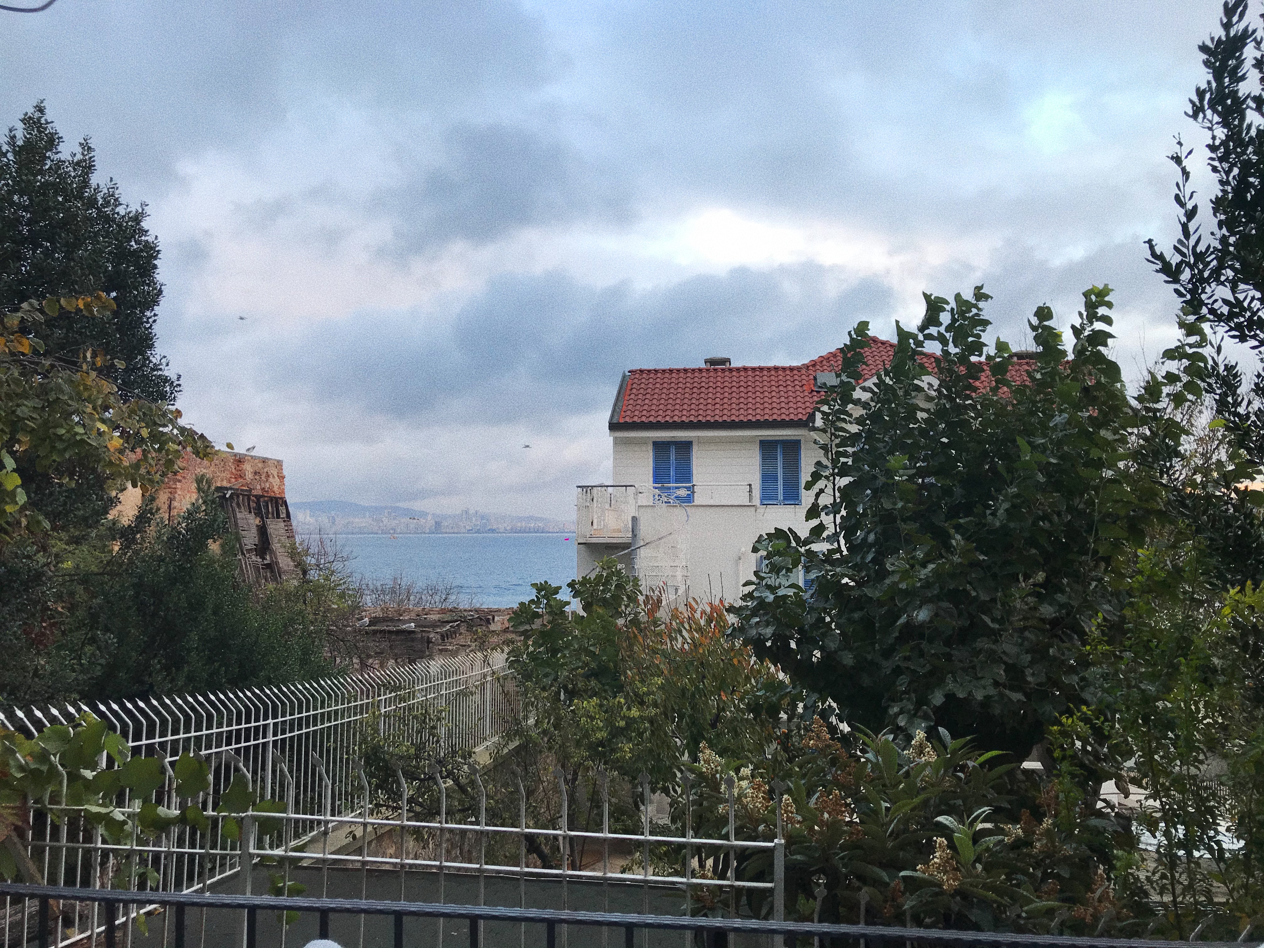 heybeliada da temiz huzurlu bi ev adalar sehrinde kiralik apartman daireleri istanbul turkiye
