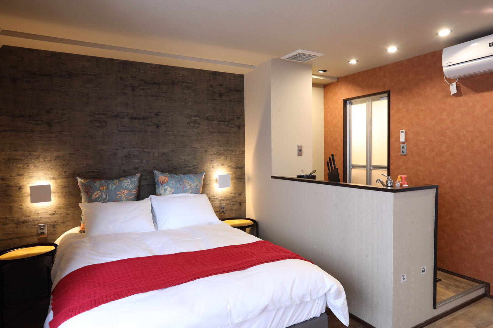 4-min Shinjuku Gyoen | 28㎡ Double Room w/ Bathtub