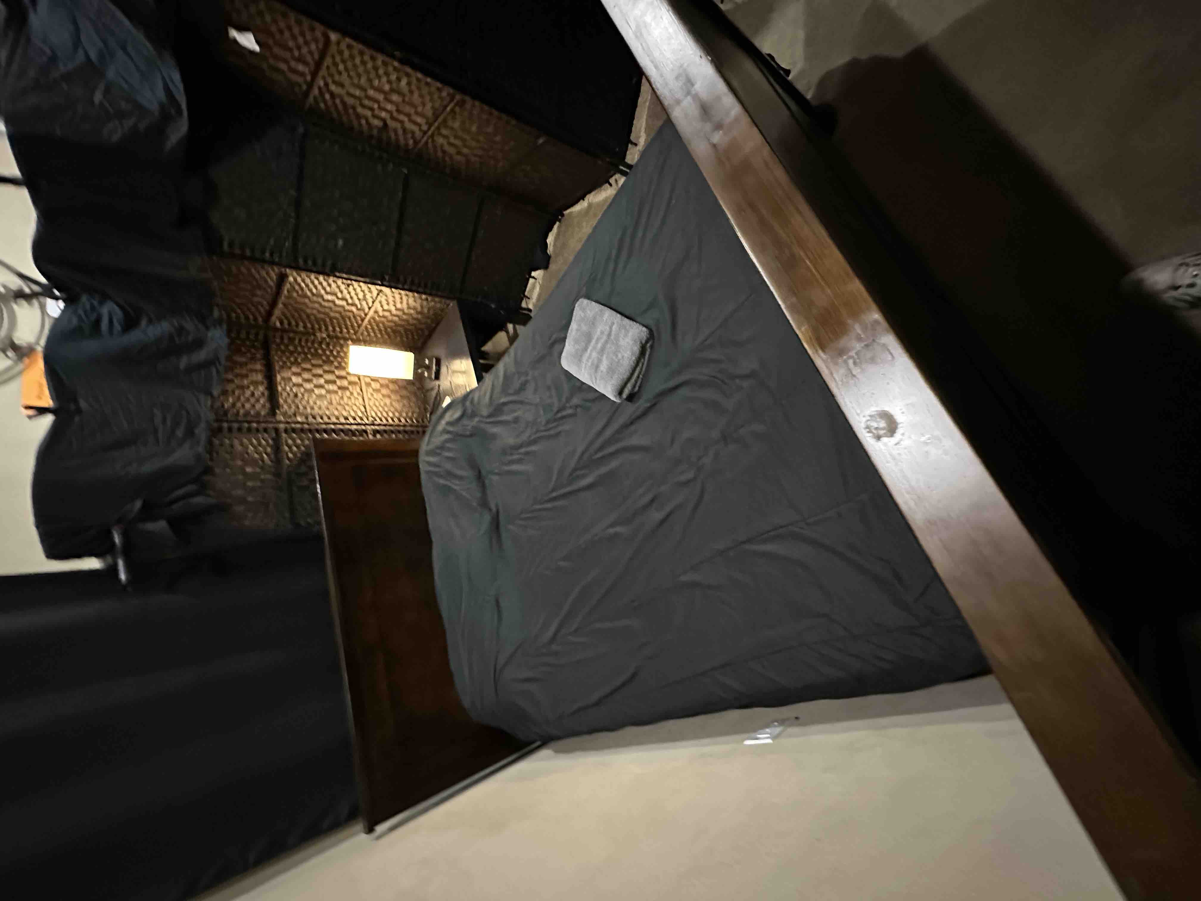 Emporium Shared 2 Space with Walls-Solo Travelers in District 1, Dallas