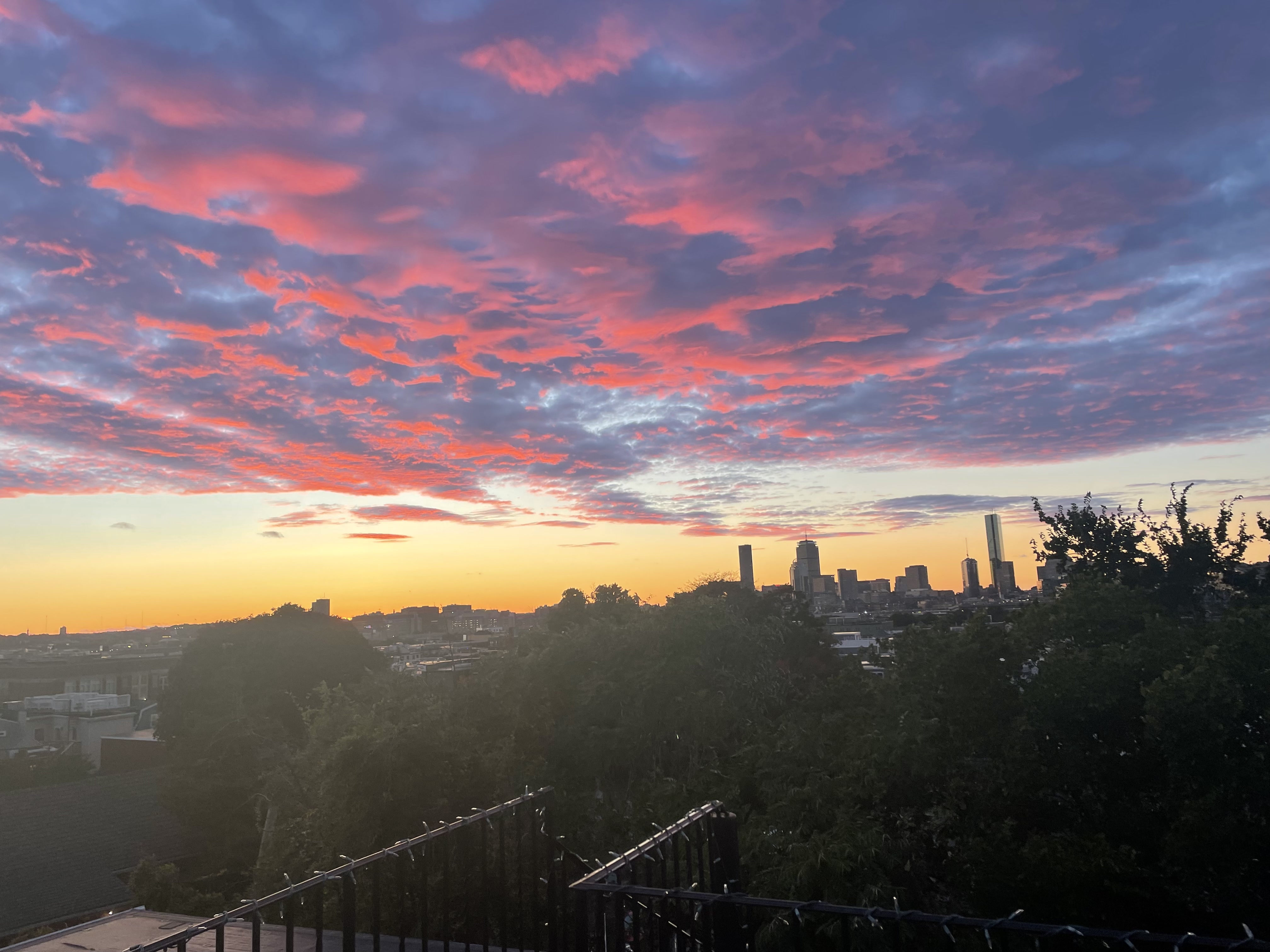 PH City Views, Spacious 2 Bed/2 Bath w/ 2 Decks