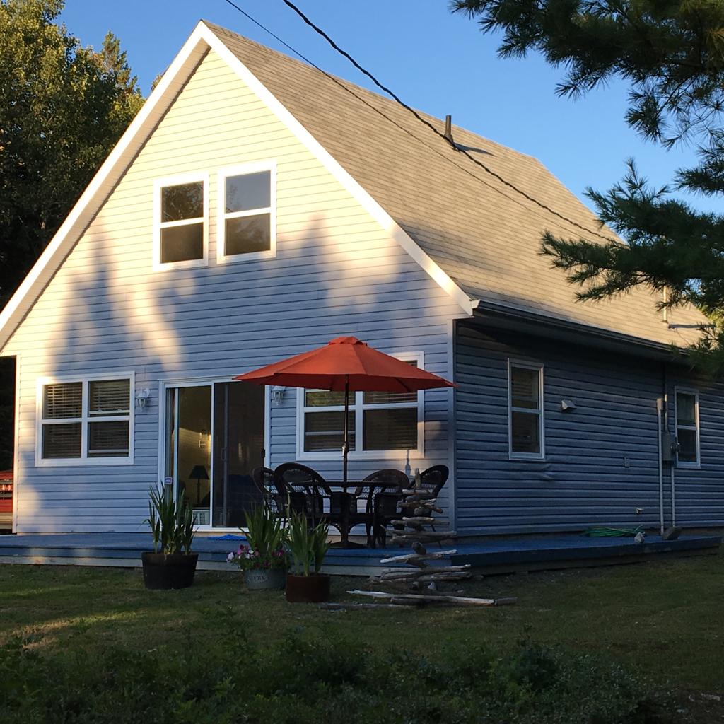 CABOT TRAIL BASE CAMP path to more adventures Houses for Rent in