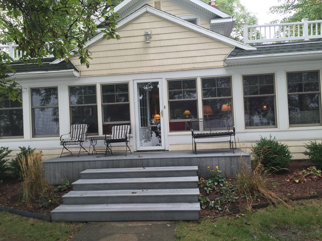 Lakefront Cottage With Dock and Guesthouse Houses for Rent in Culver