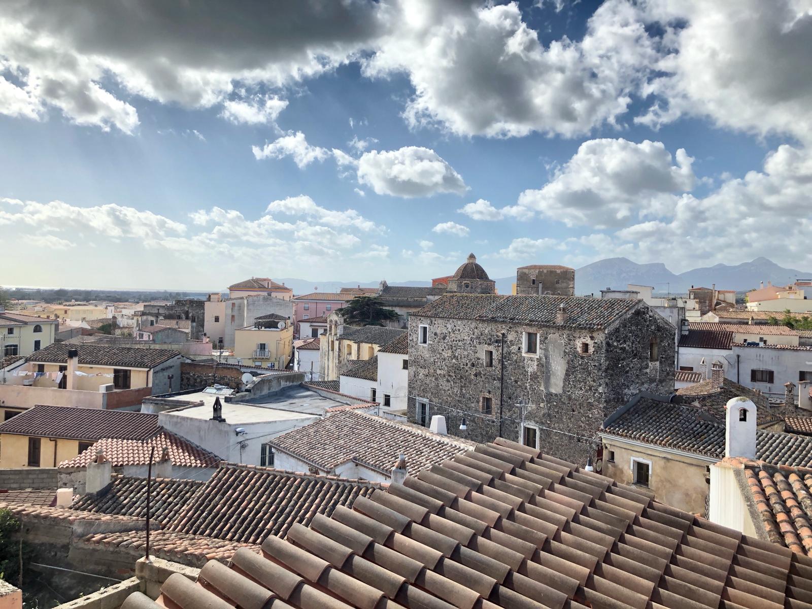 Air-conditioned penthouse in the historical center.