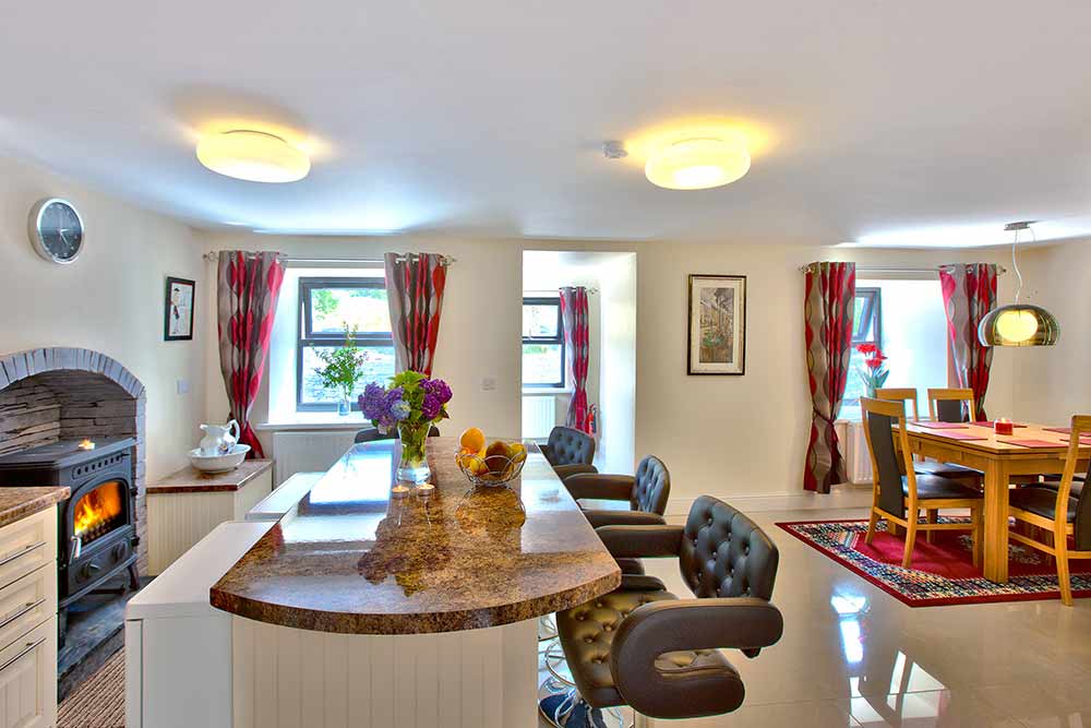 2 Bedroom Apartment overlooking Waterville Lake