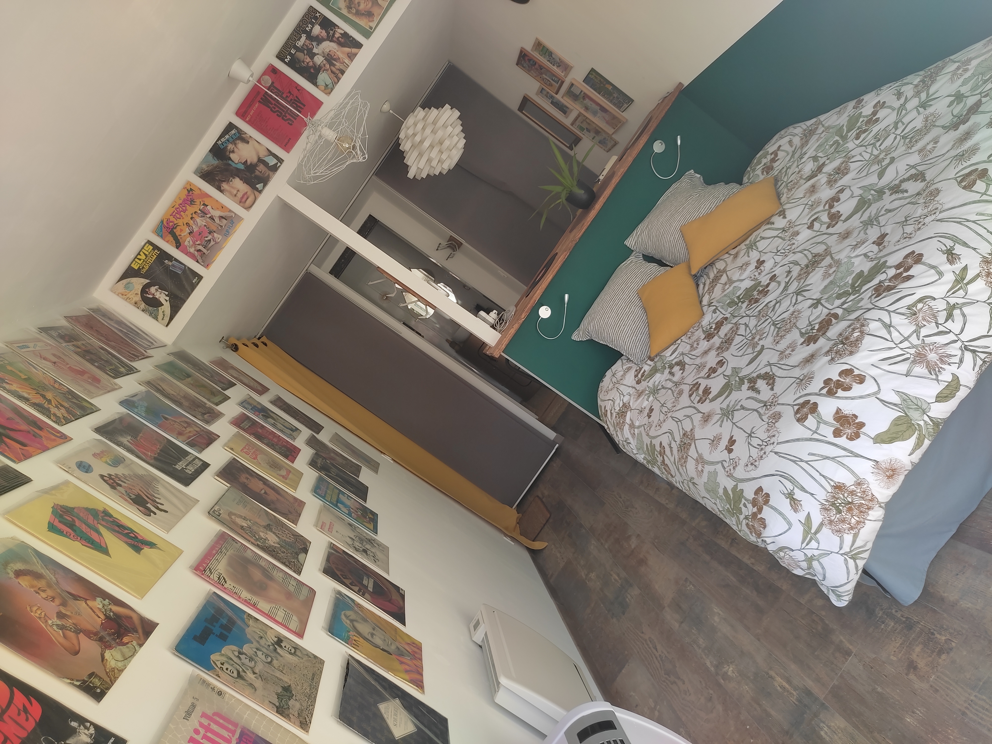 Vintage room near Avignon-Parking private