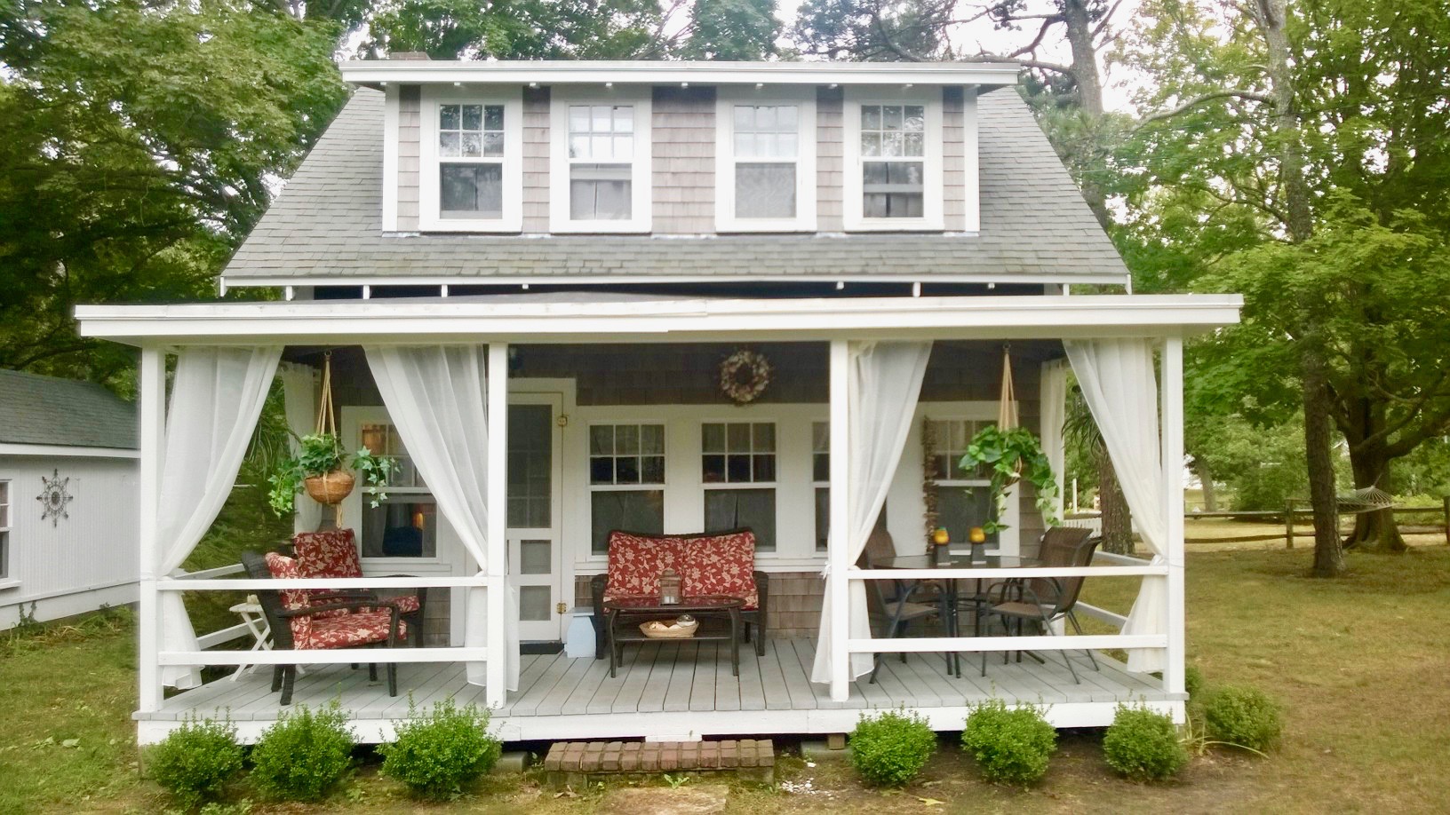 Quaint Cape Cottage - 3 Min. Walk to Private Beach