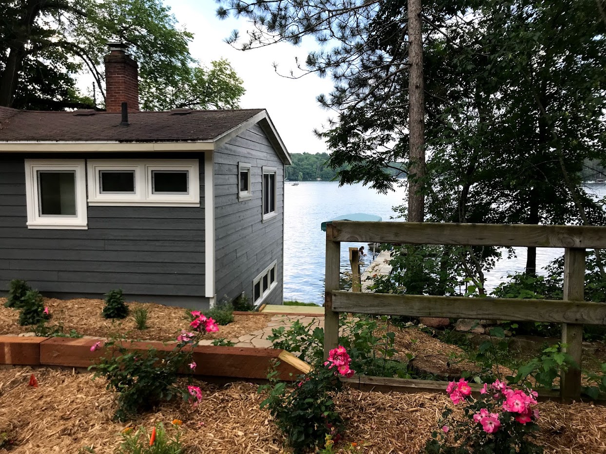 Cute & Comfortable Water Front Cottages for Rent in Wild Rose