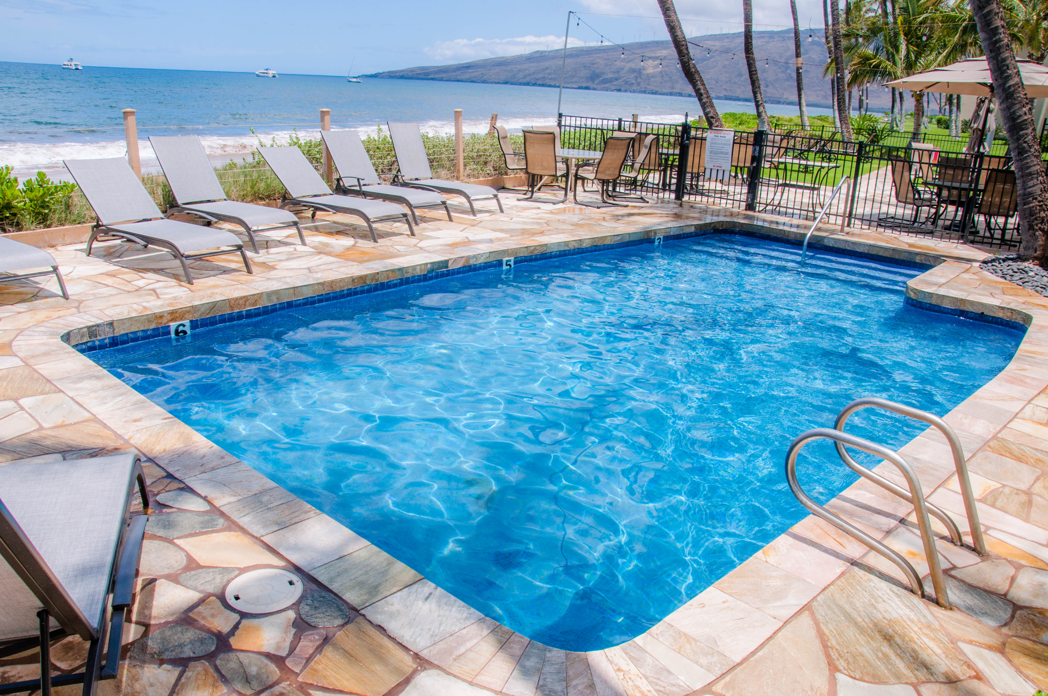 KIHEI SANDS BEACHFRONT A1 BEACH CONDO Condominiums for