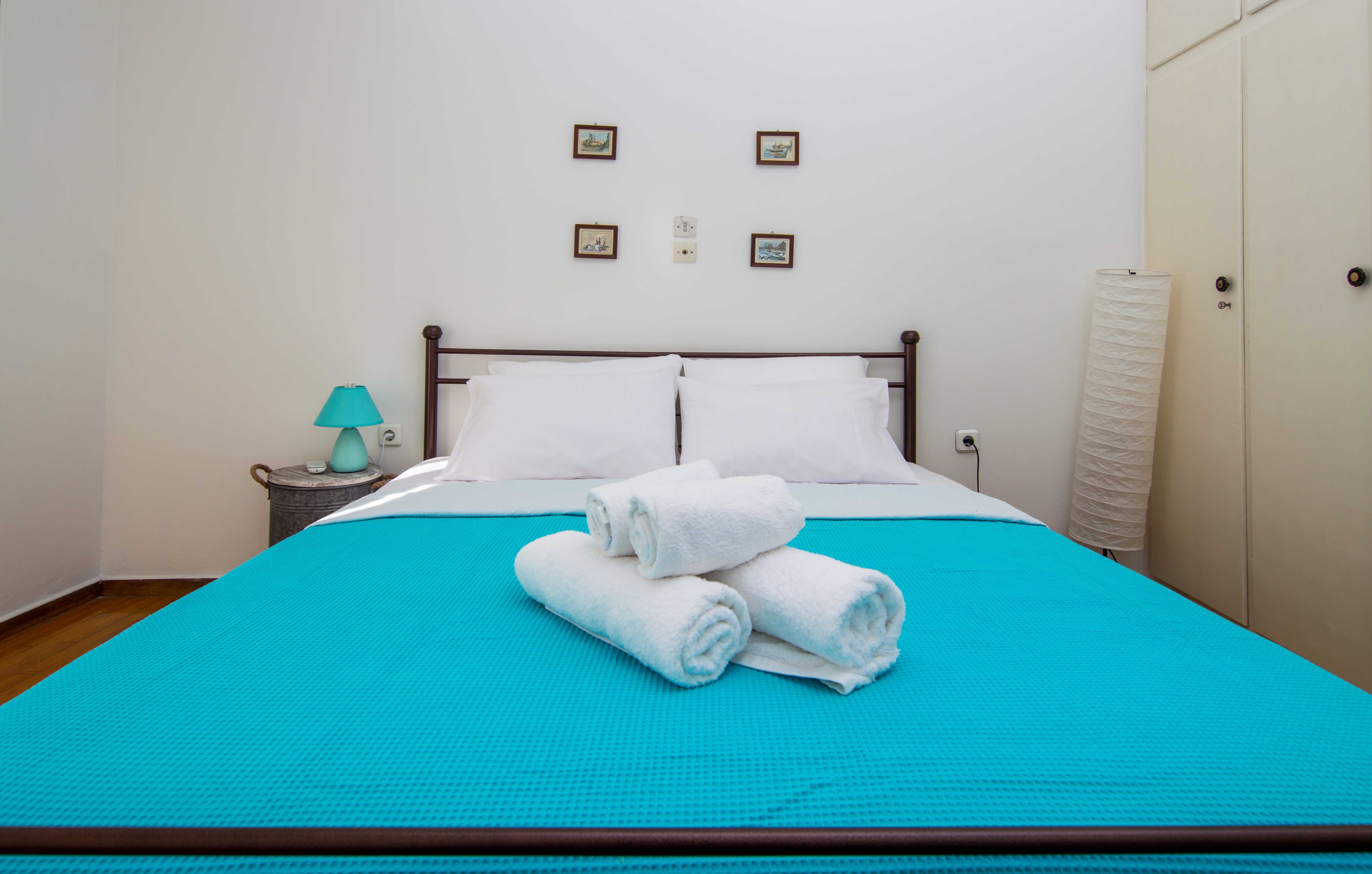 Sunny 1bd apartment just 1minute to Acropolis