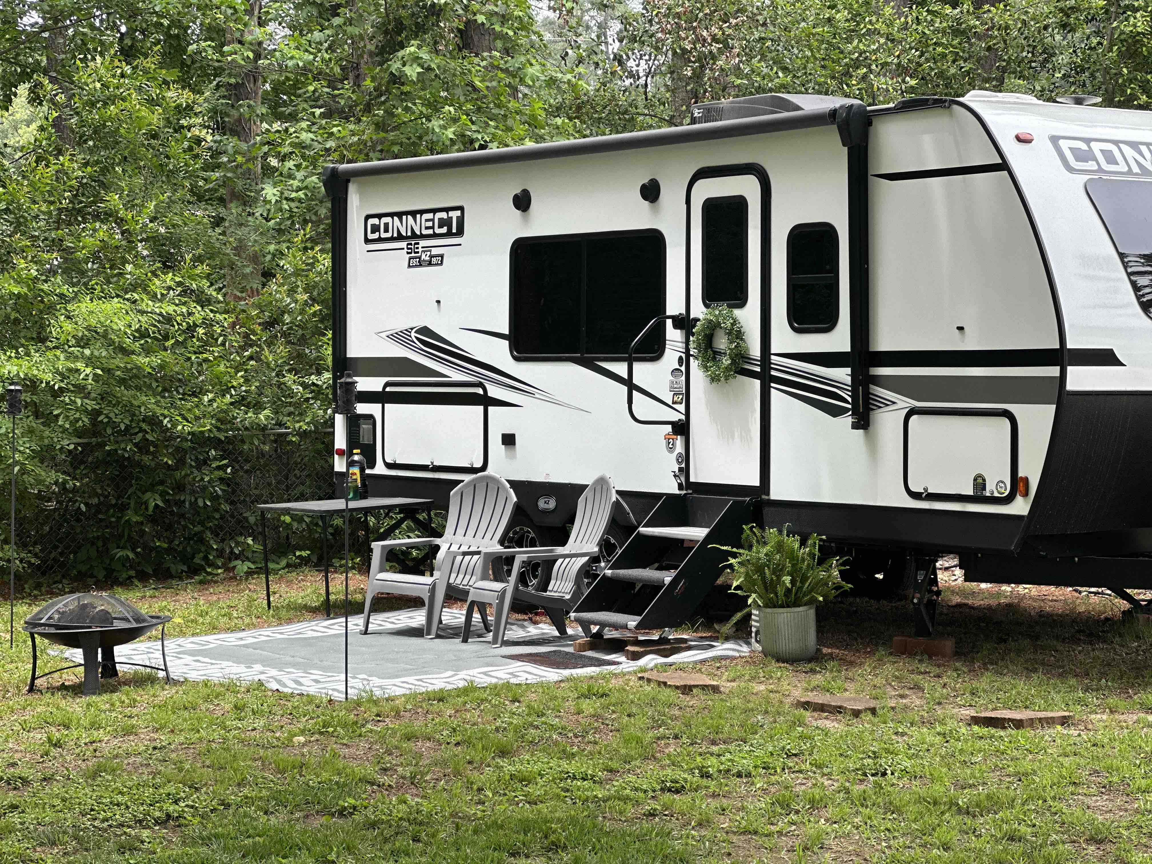 Cozy Connection! Couples or small family retreat!