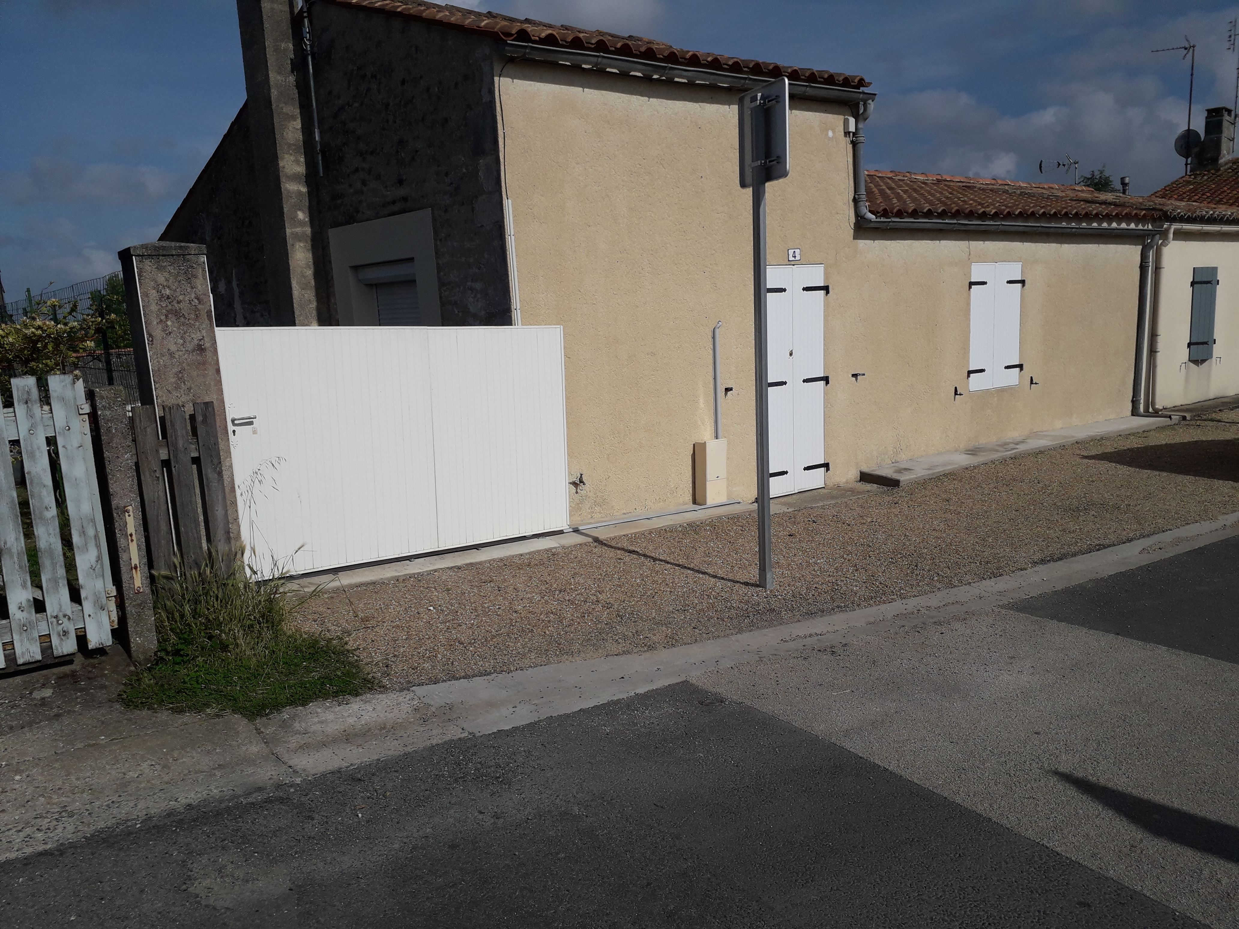 small house in the heart of the marais hiers.