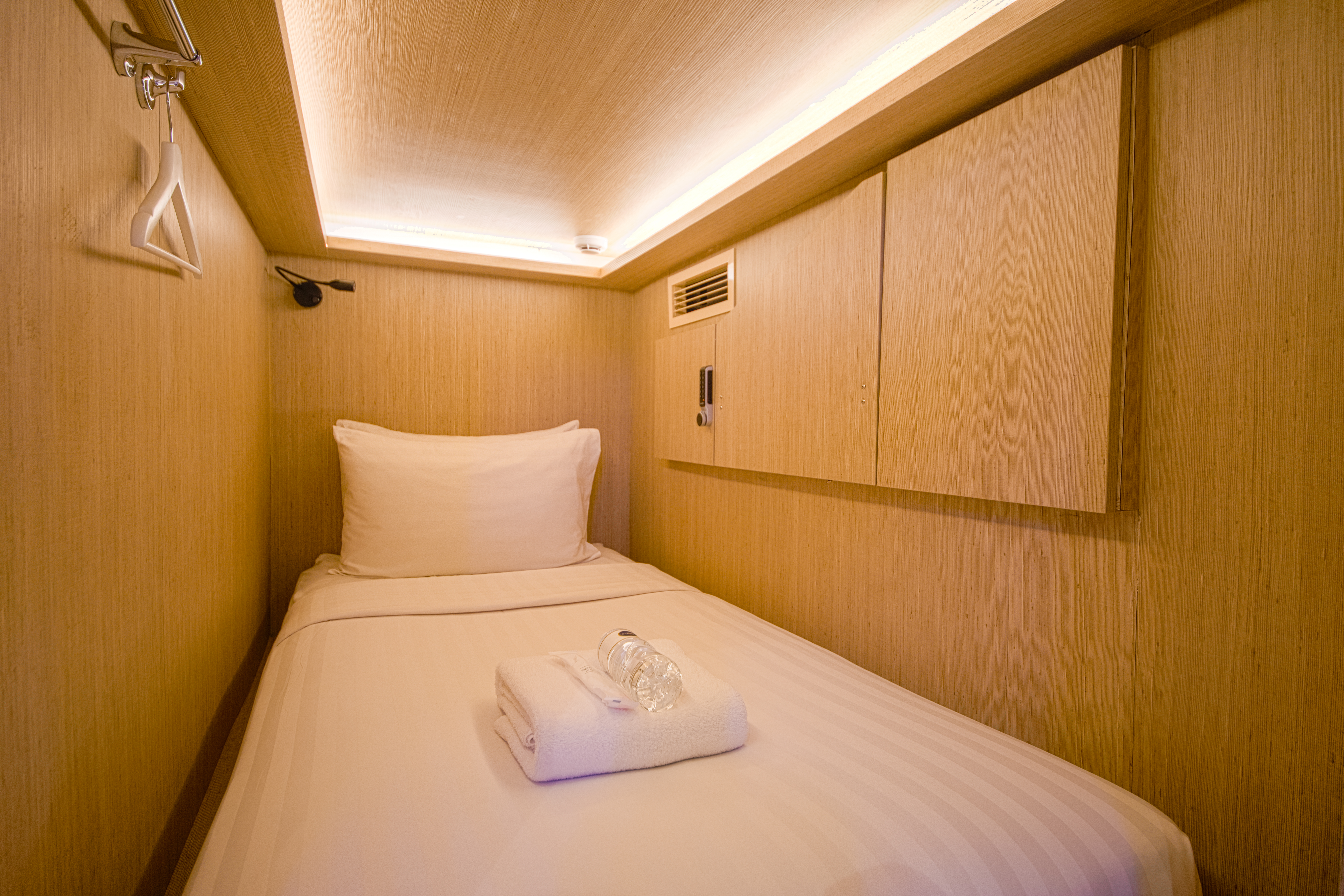 Luxury Capsule (Single-Female Only) [Kampong Glam]