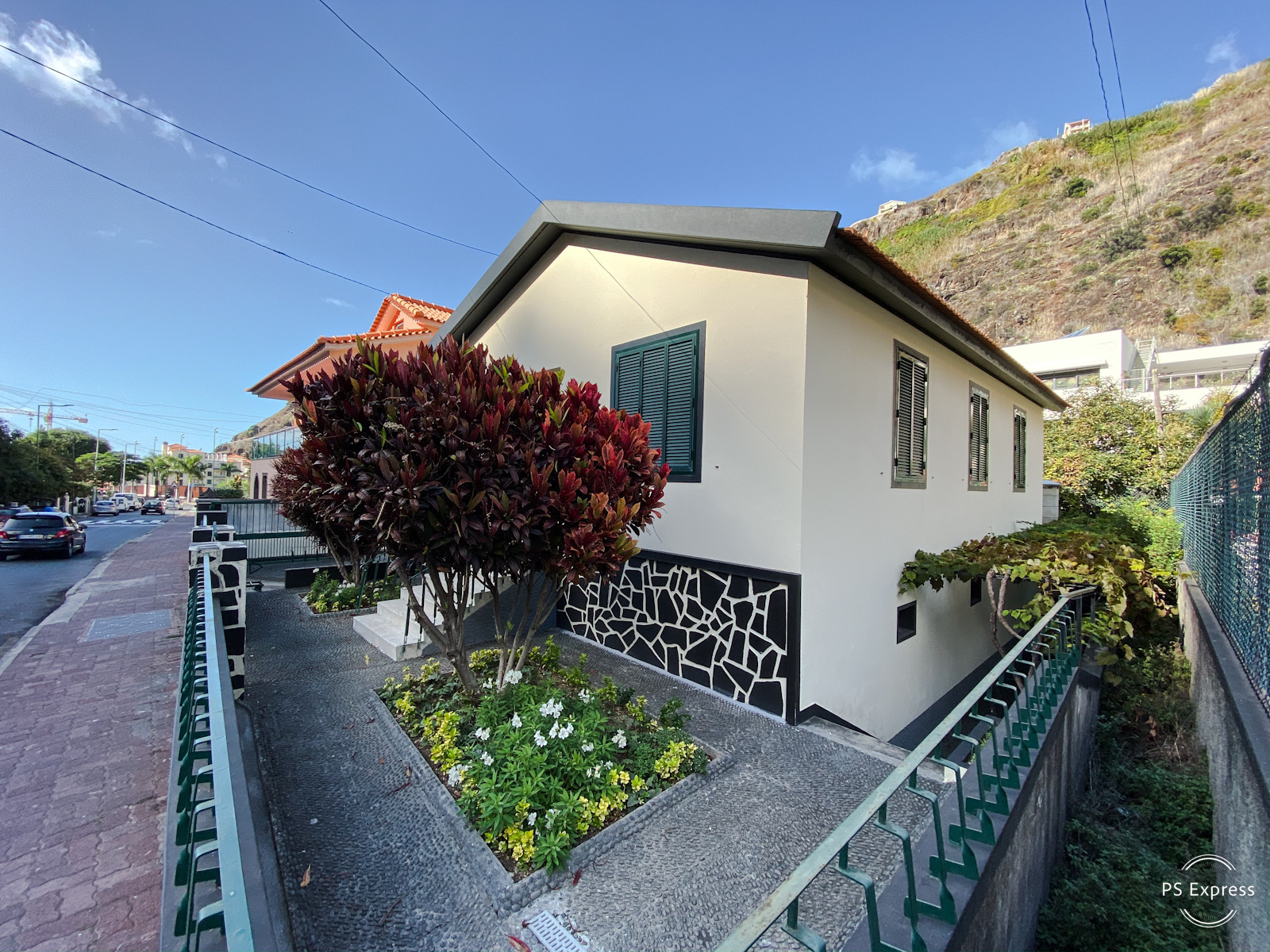 Fantastic 4 Bed Townhouse 10min walk to the beach