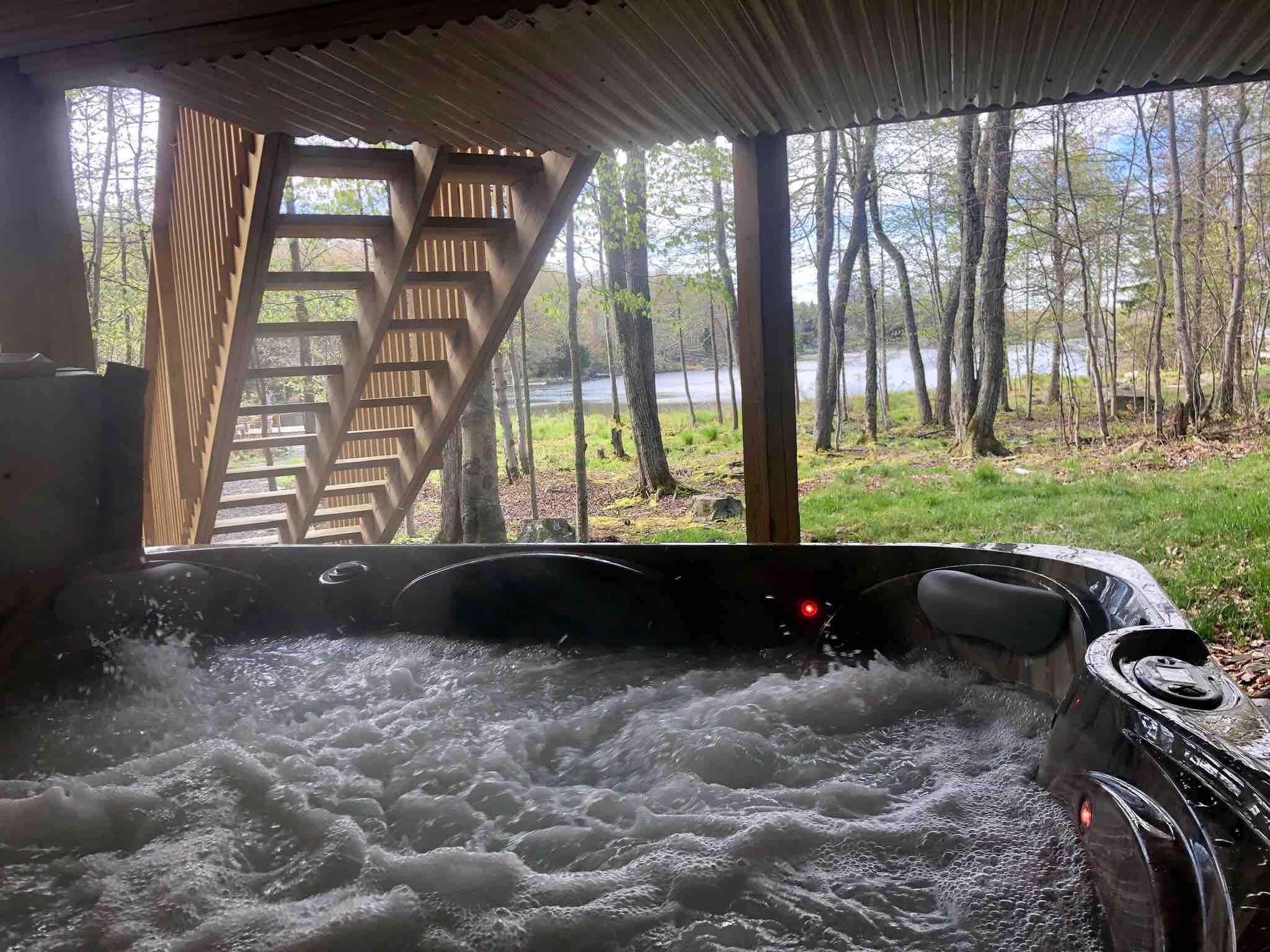 Lake House Hideout w/ HOT TUB, Dock, gas grill Cabins for Rent in