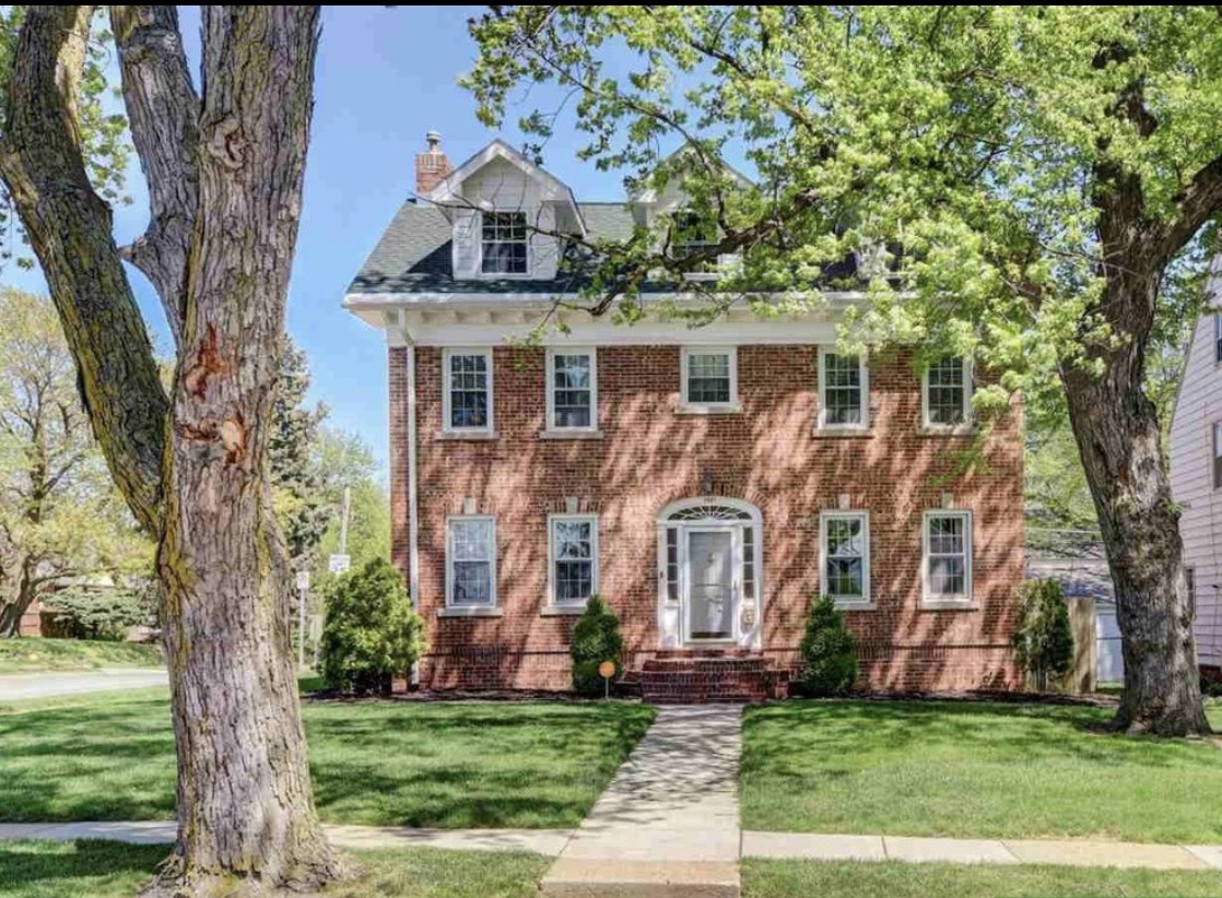 The Colonial At Dundee Houses for Rent in Omaha, Nebraska, United States