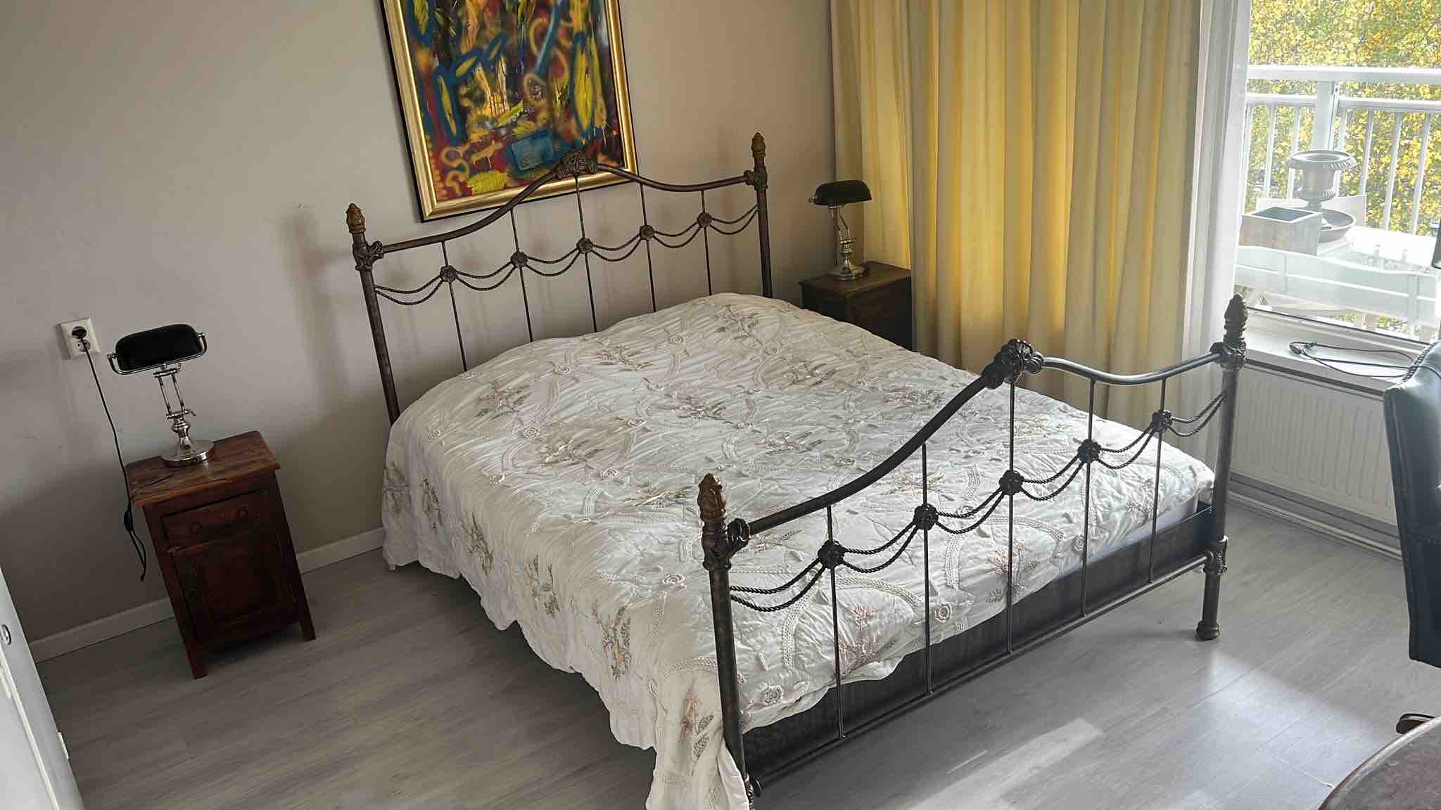Lovely bedroom with balcony very spacious — Amsterdam stay