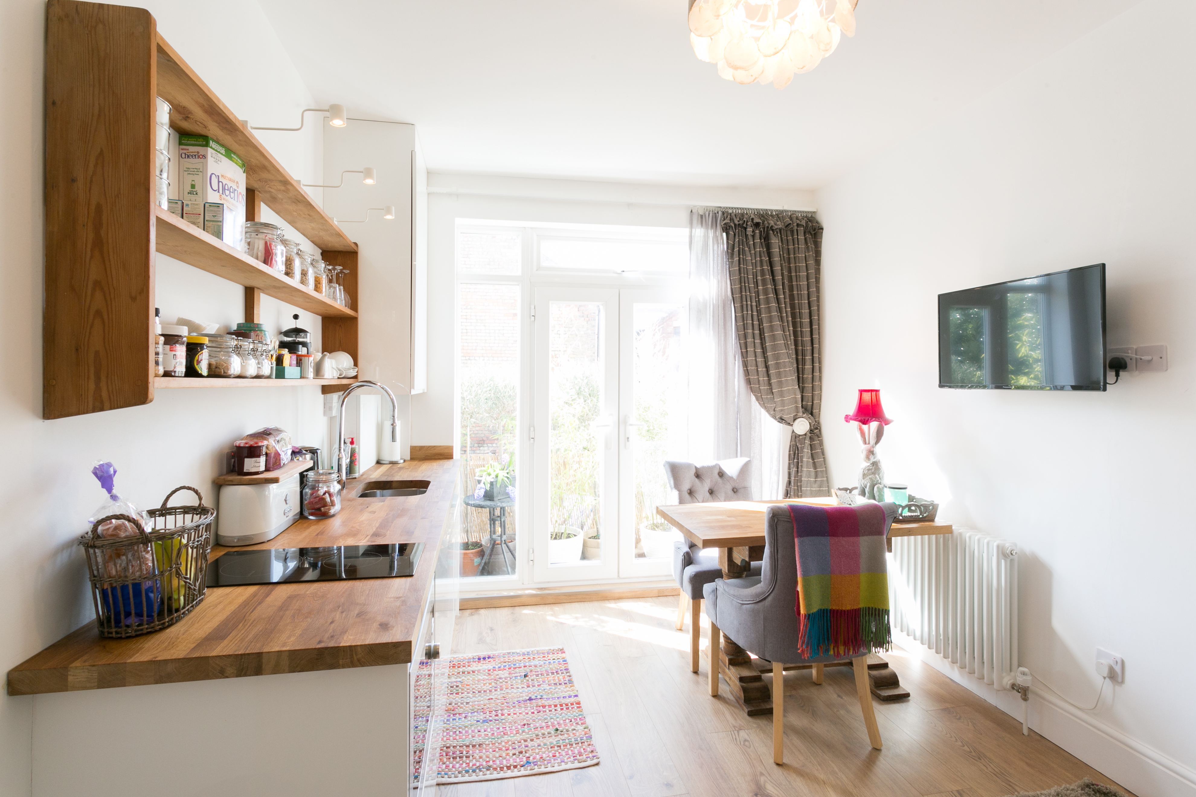 Sunny house with balcony near Bristol harbour side in Southville, Bristol