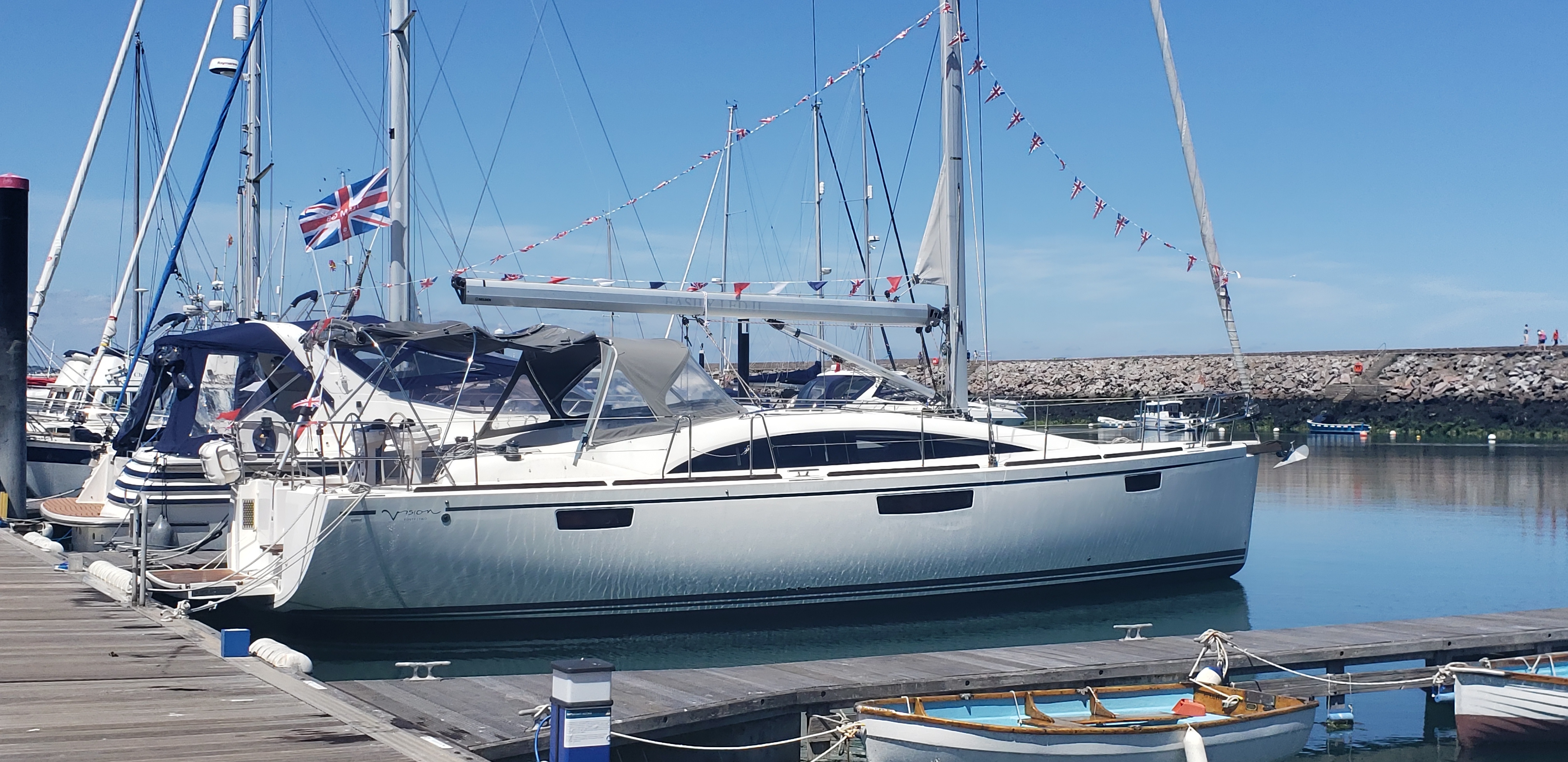 Waterfront, Luxurious & Spacious C/Heated Yacht