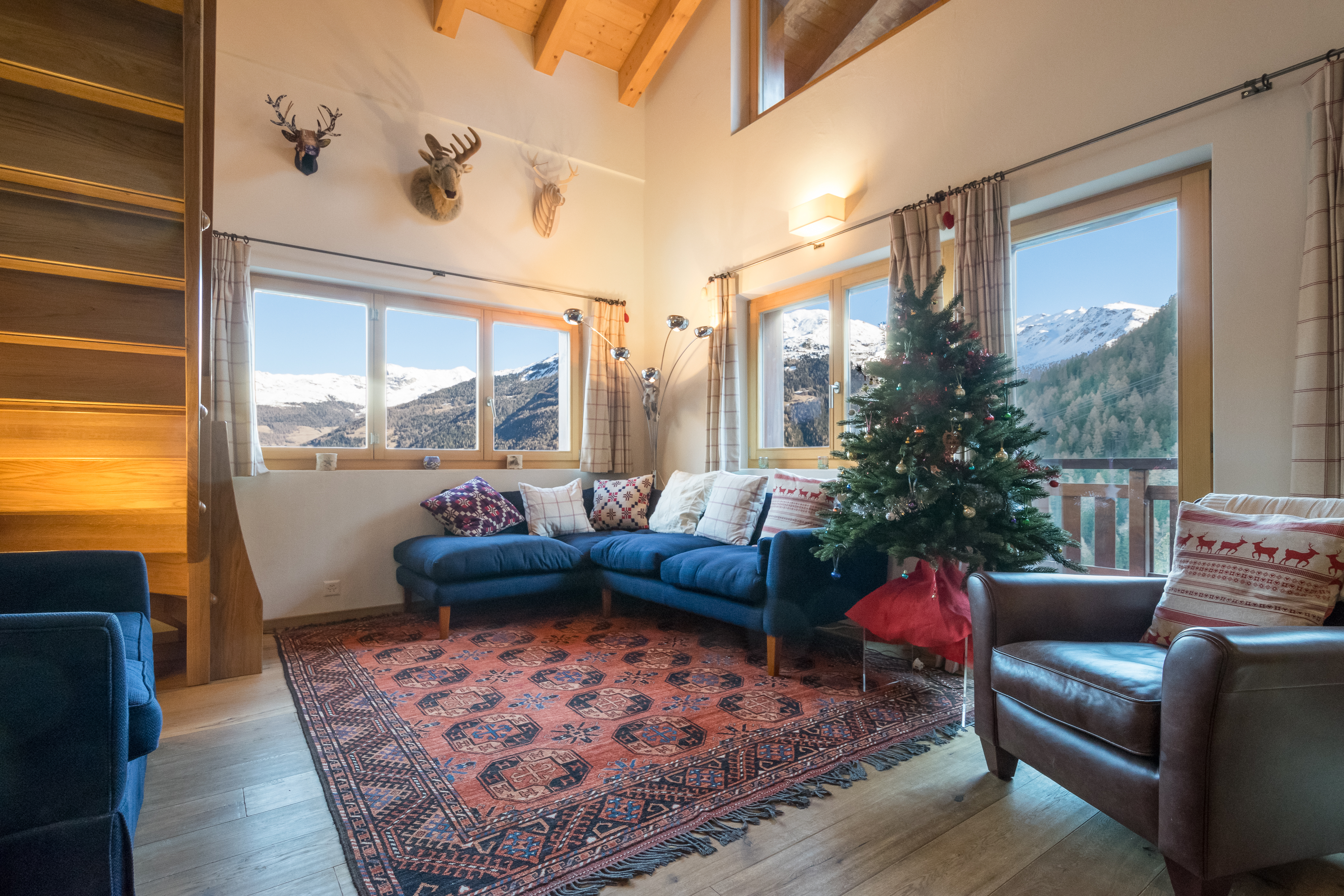 Chalet Lievre - ski in/out luxurious loft for 10