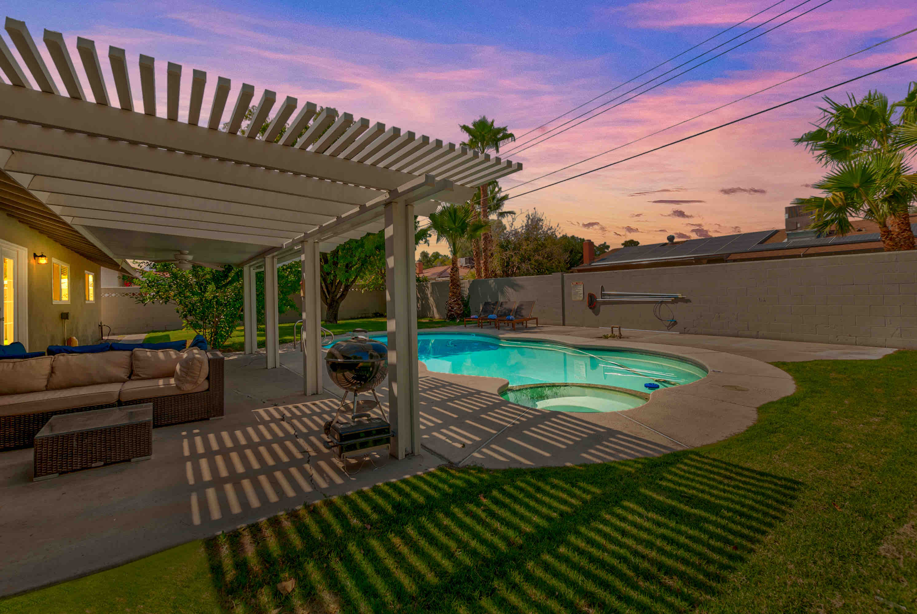 LICENSED• HUGE POOL • SANITIZED • 5 MIN TO STRIP Houses for Rent in