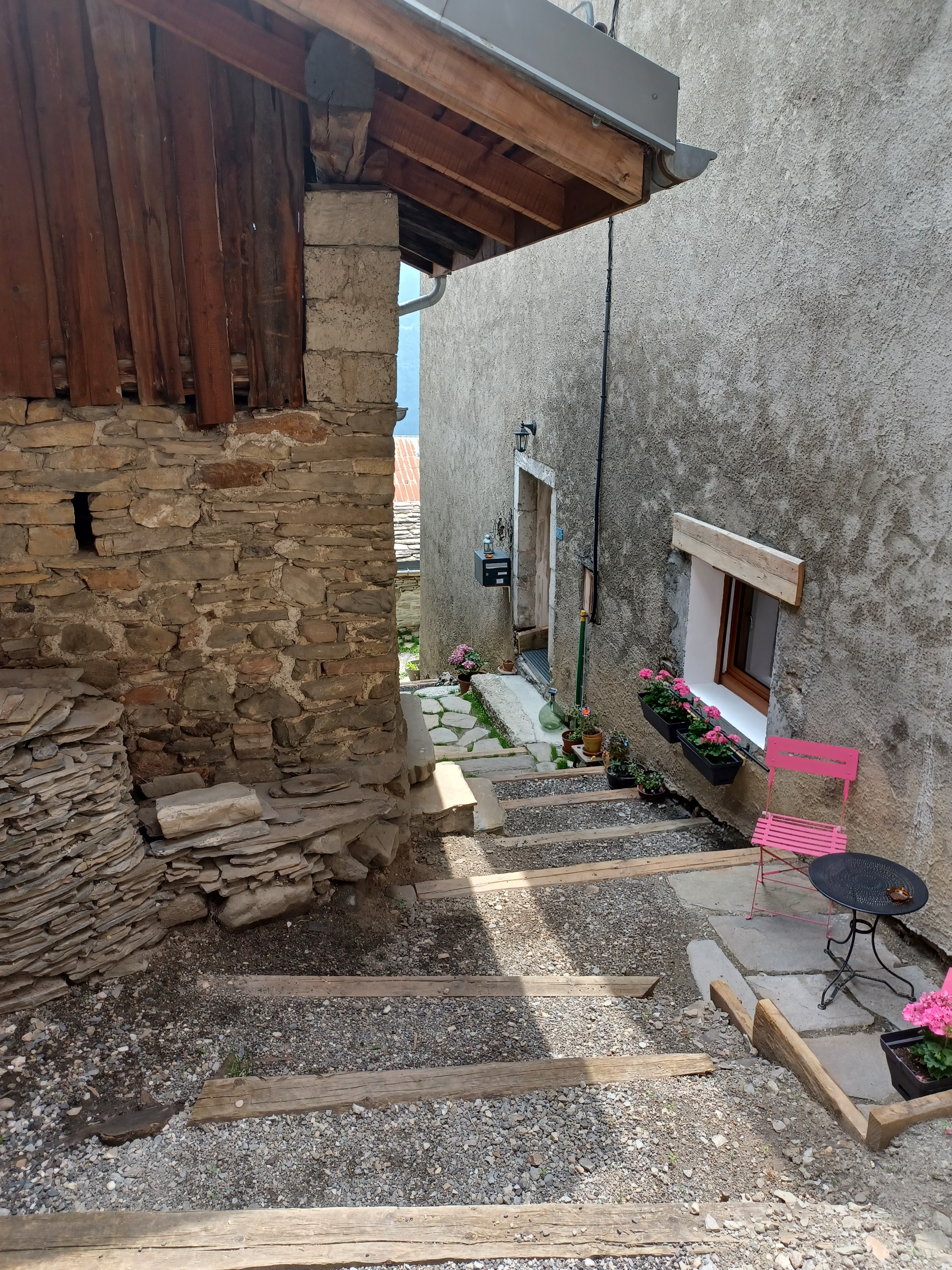 studio 2 people in Granier village