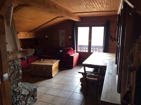 Apartment 10 P in chalet facing the slopes