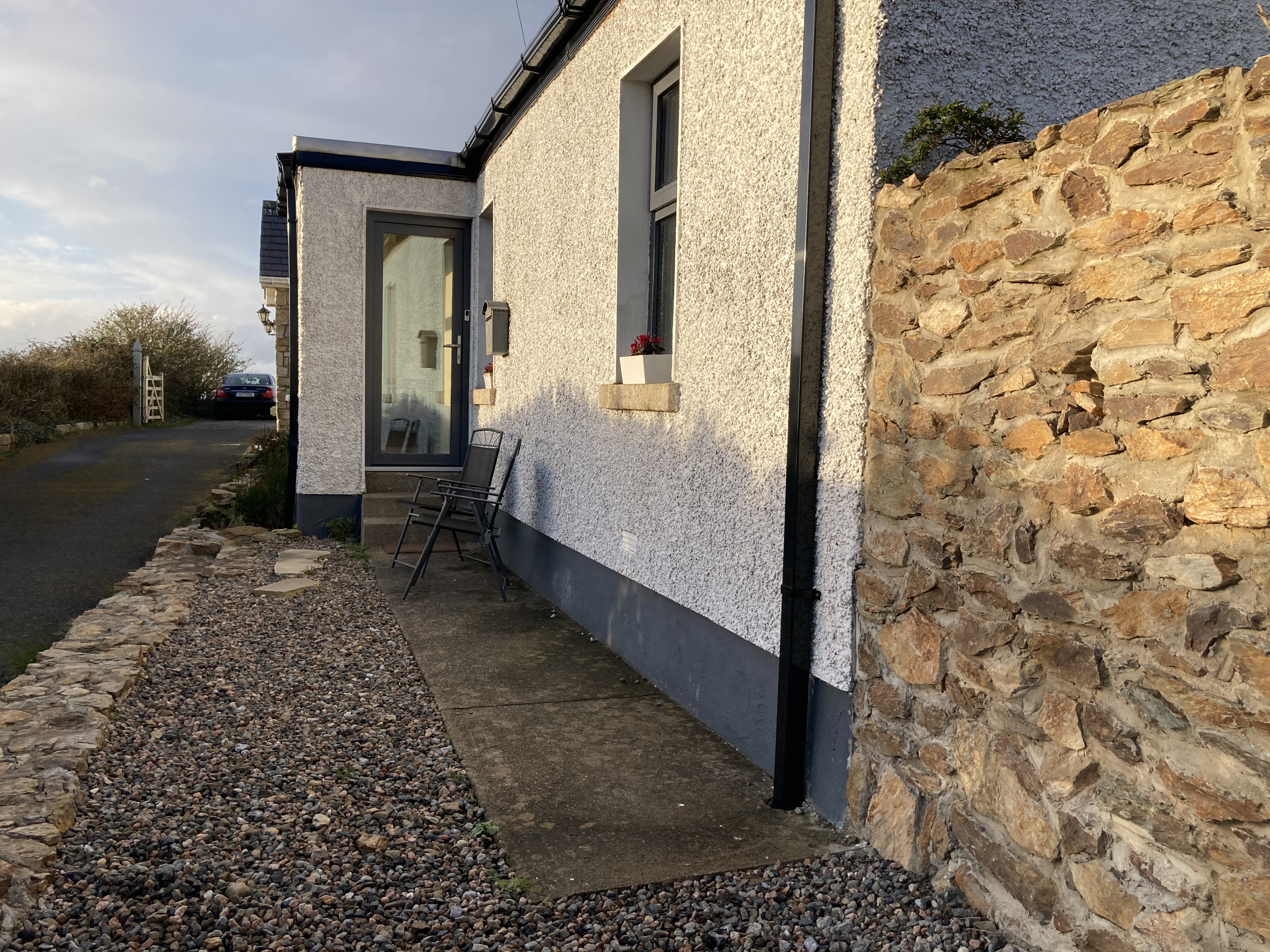 Cottage in Howth, Dublin steps from the cliff path