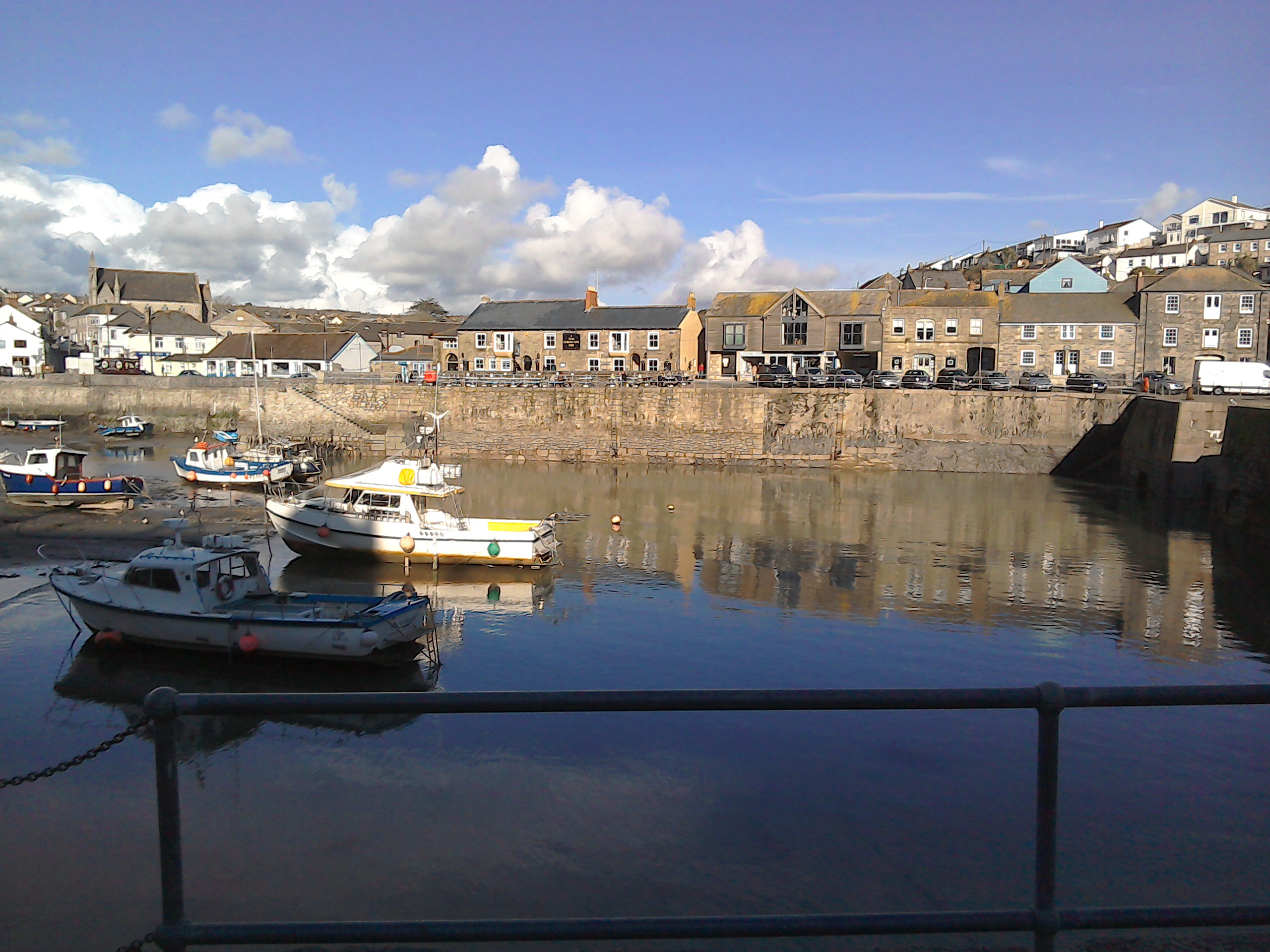 TopNotch Cabin. Guest suites for Rent in Porthleven, England, United