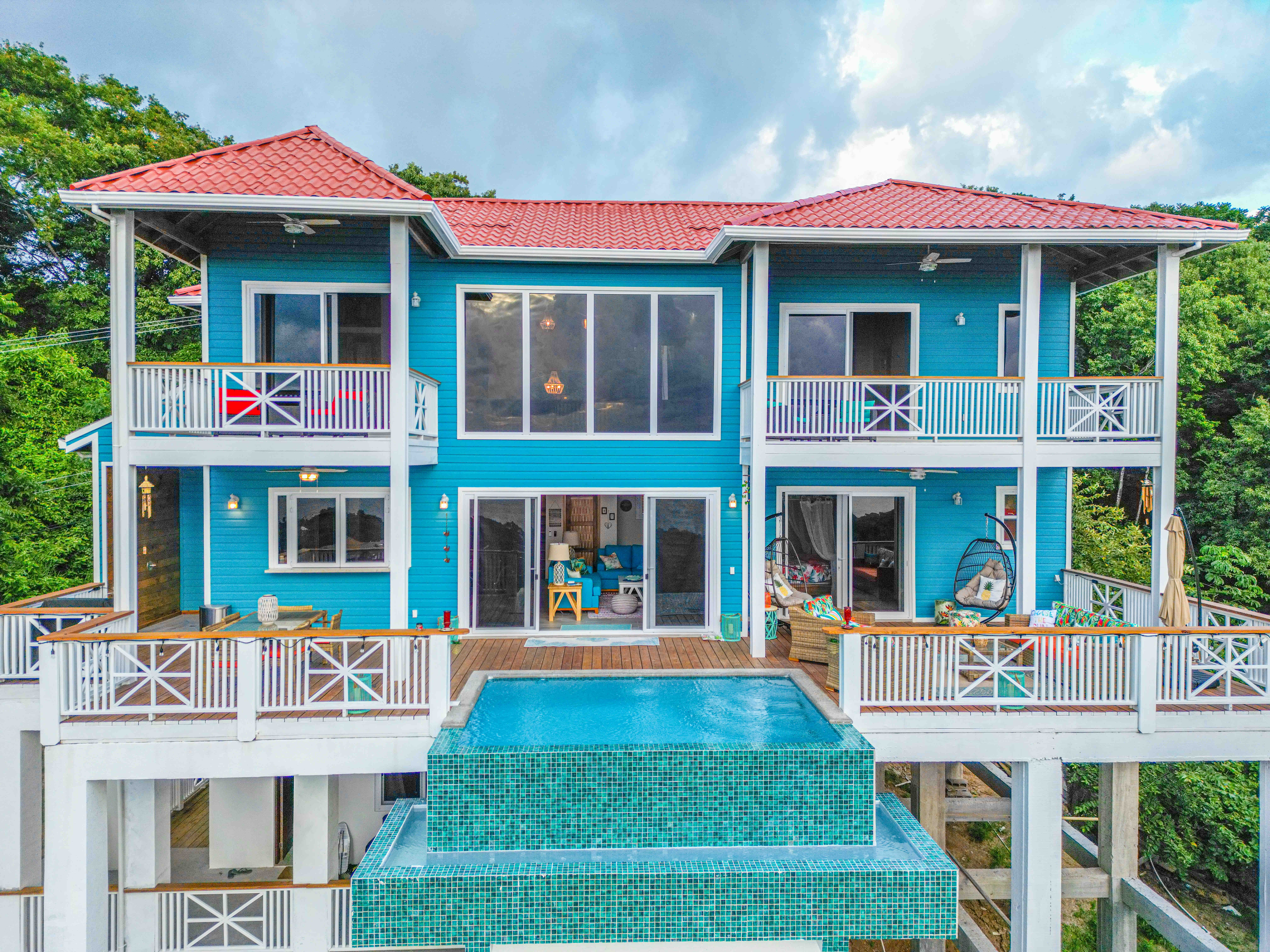 Spacious Modern Caribbean Home With Endless Views
