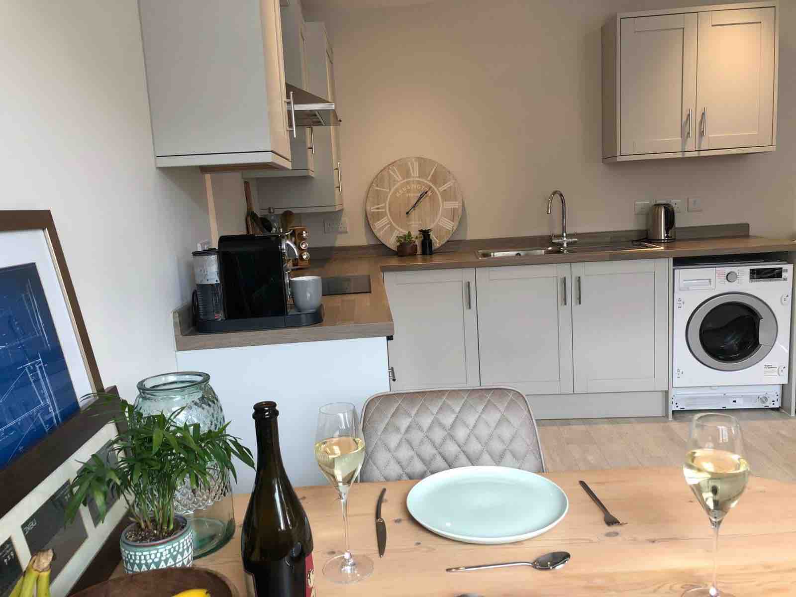 Stunning park-view flat close to Royal WY marina