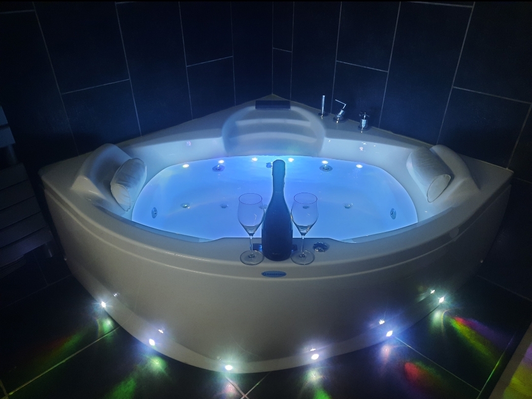 Appartement design 90m2, jacuzzi, billard...