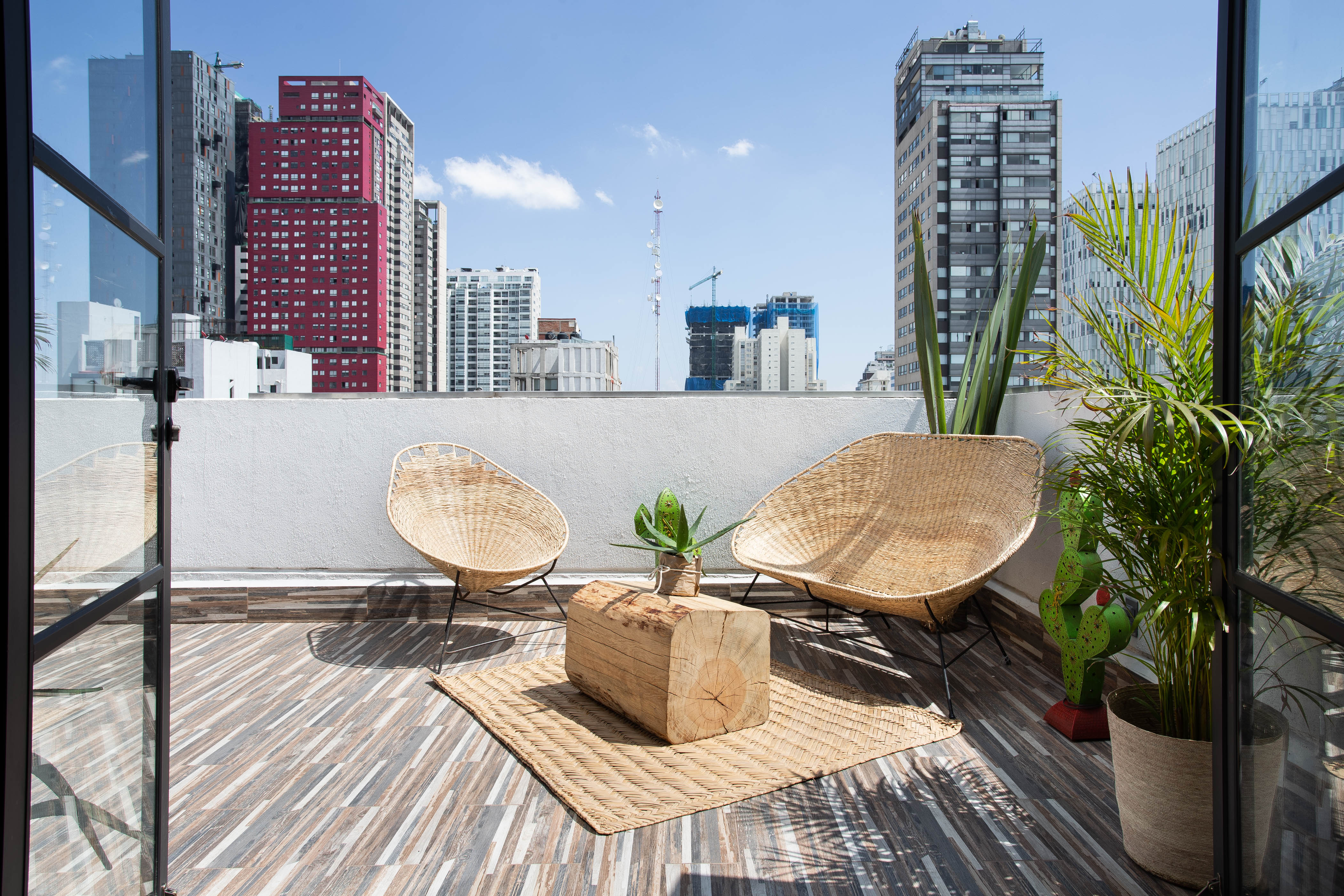 Next to U.S. Embassy - Loft with prívate terrace