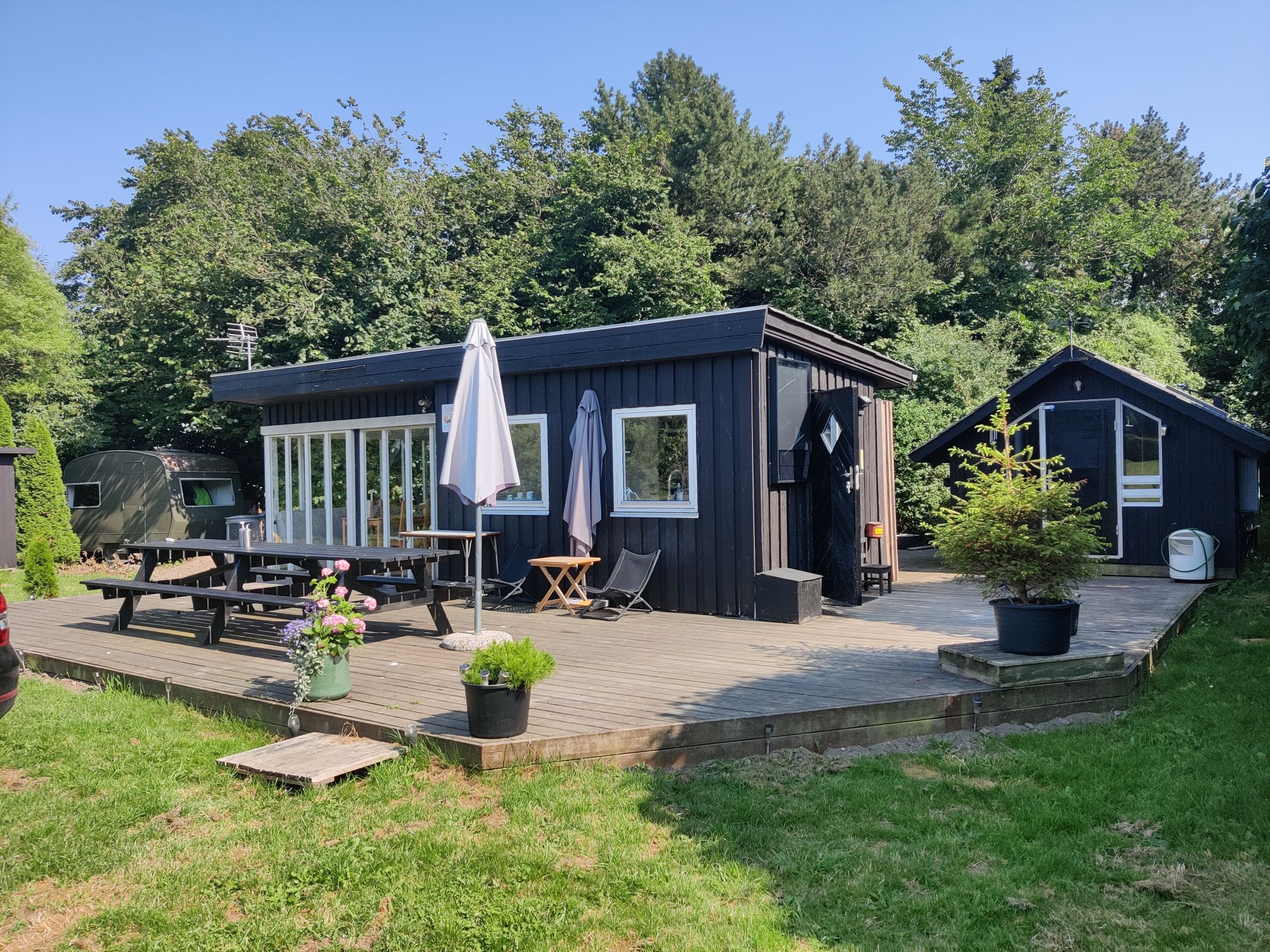 Cozy little cottage with large garden close to sea