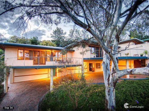 Tree Top apartment with city outlook-Albury