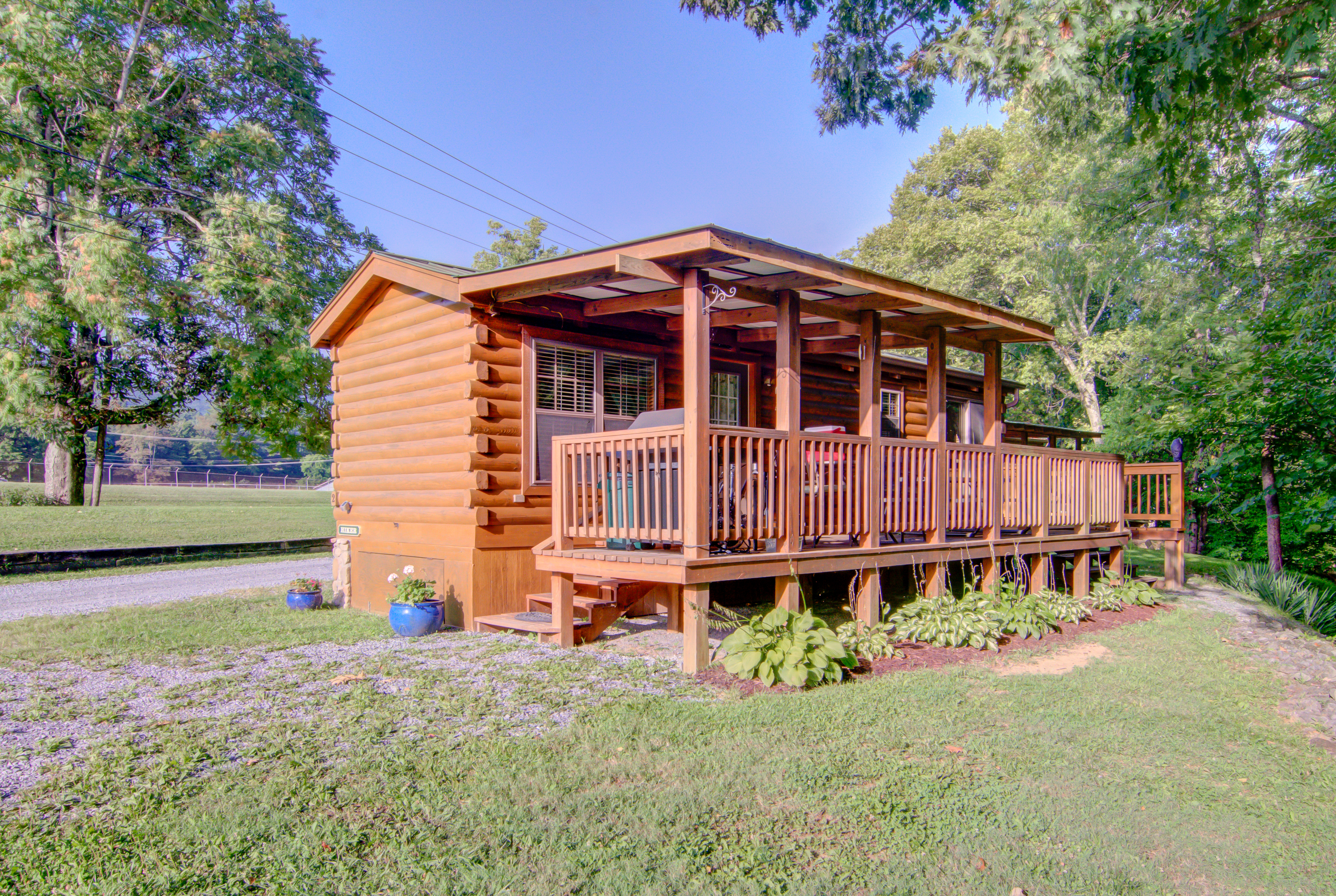 Hiker Cabin-On the river and by the Creeper Trail
