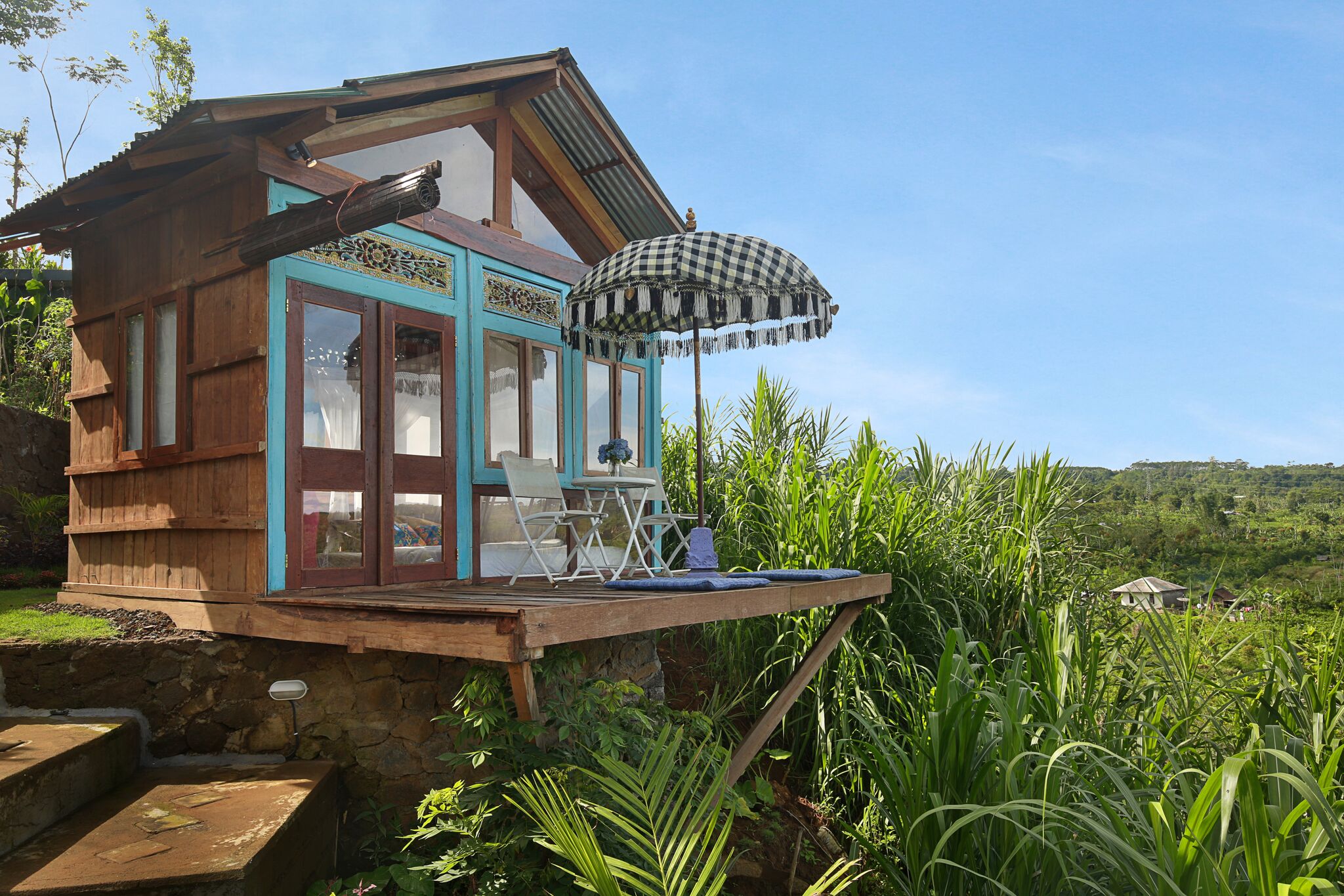 Waterfall Rustic Treehouse Cabin 7 w/ pool & view Treehouses for Rent