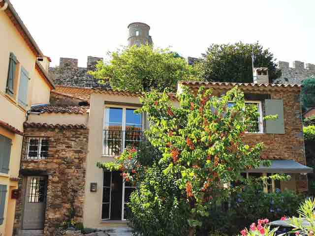 Pretty Historical Village House Under The Castle