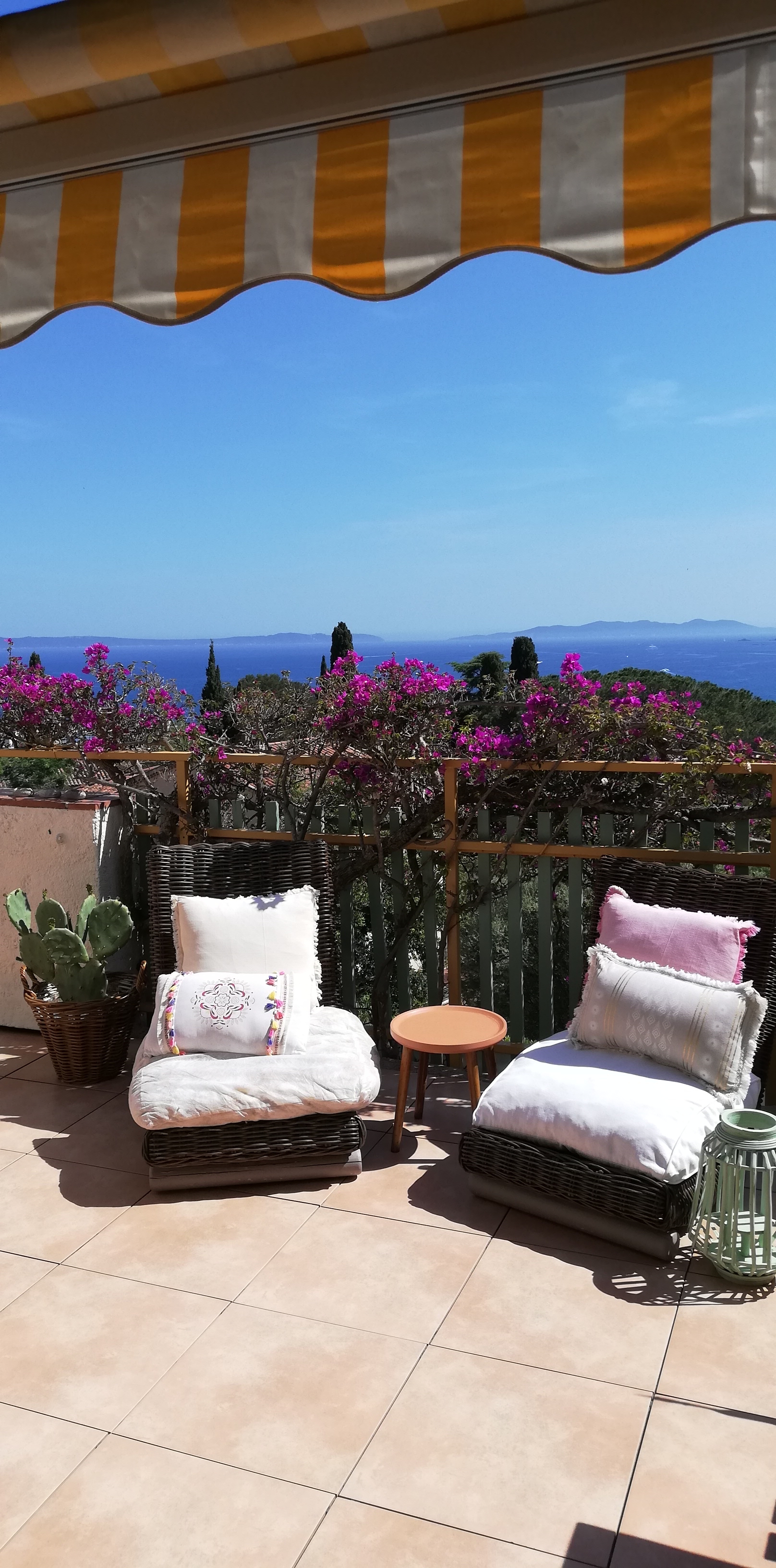 Little piece of heaven with beautiful sea view.
