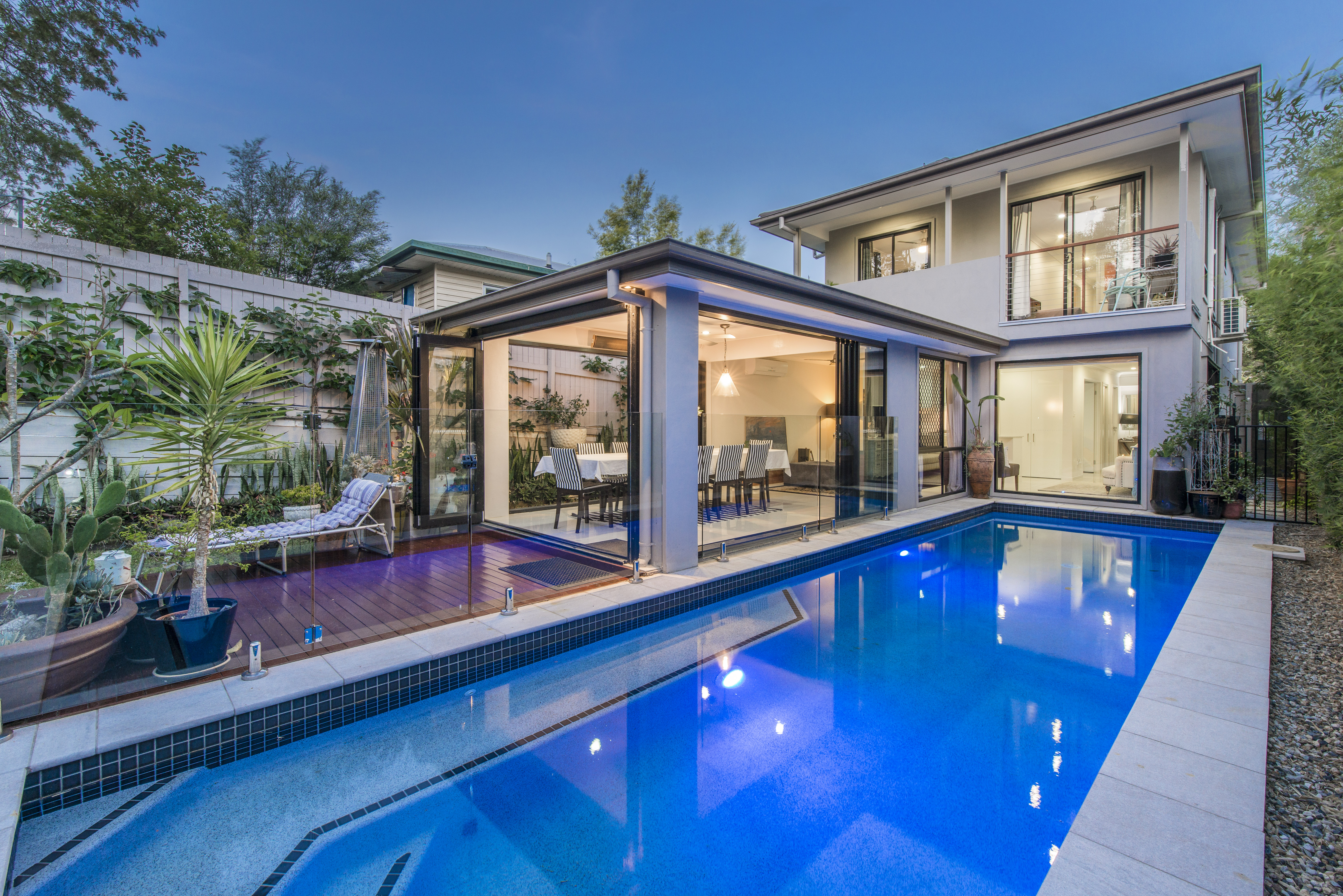 MORDEN HOUSE WITH A HEATED SWIMMING POOL in Moorooka, Brisbane