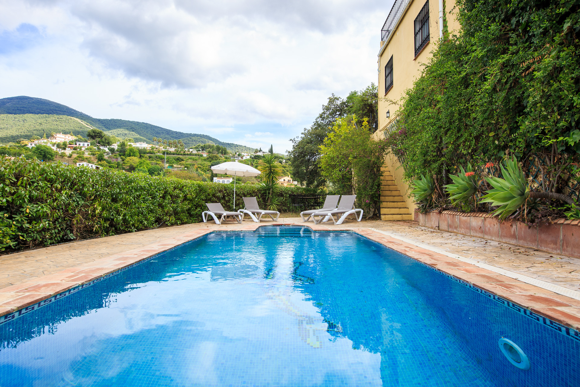 Cosy villa for 4 people with private pool