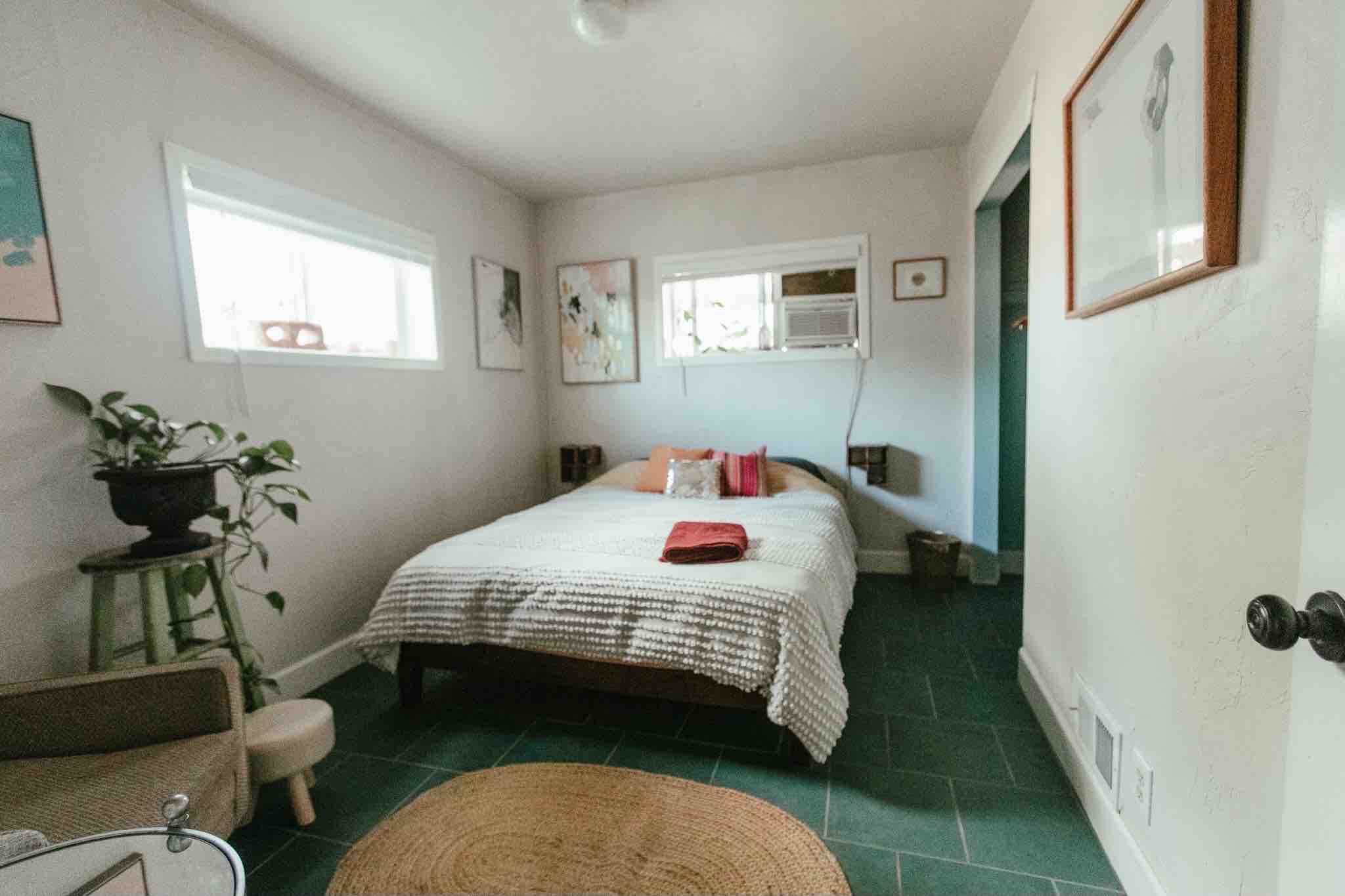 SPA House ~ 420, massages, sauna, fun! <3 in Northeast Park Hill, Denver