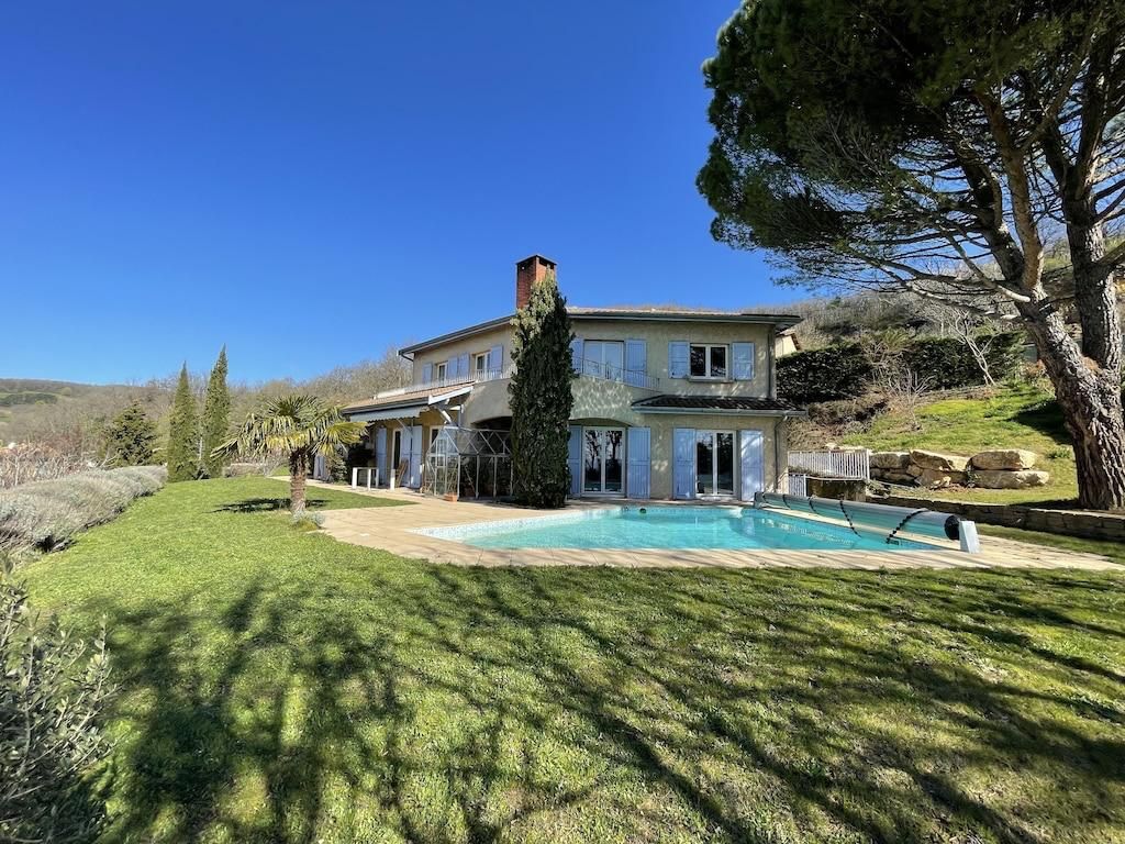 Beautiful Lyon view villa with swimming pool