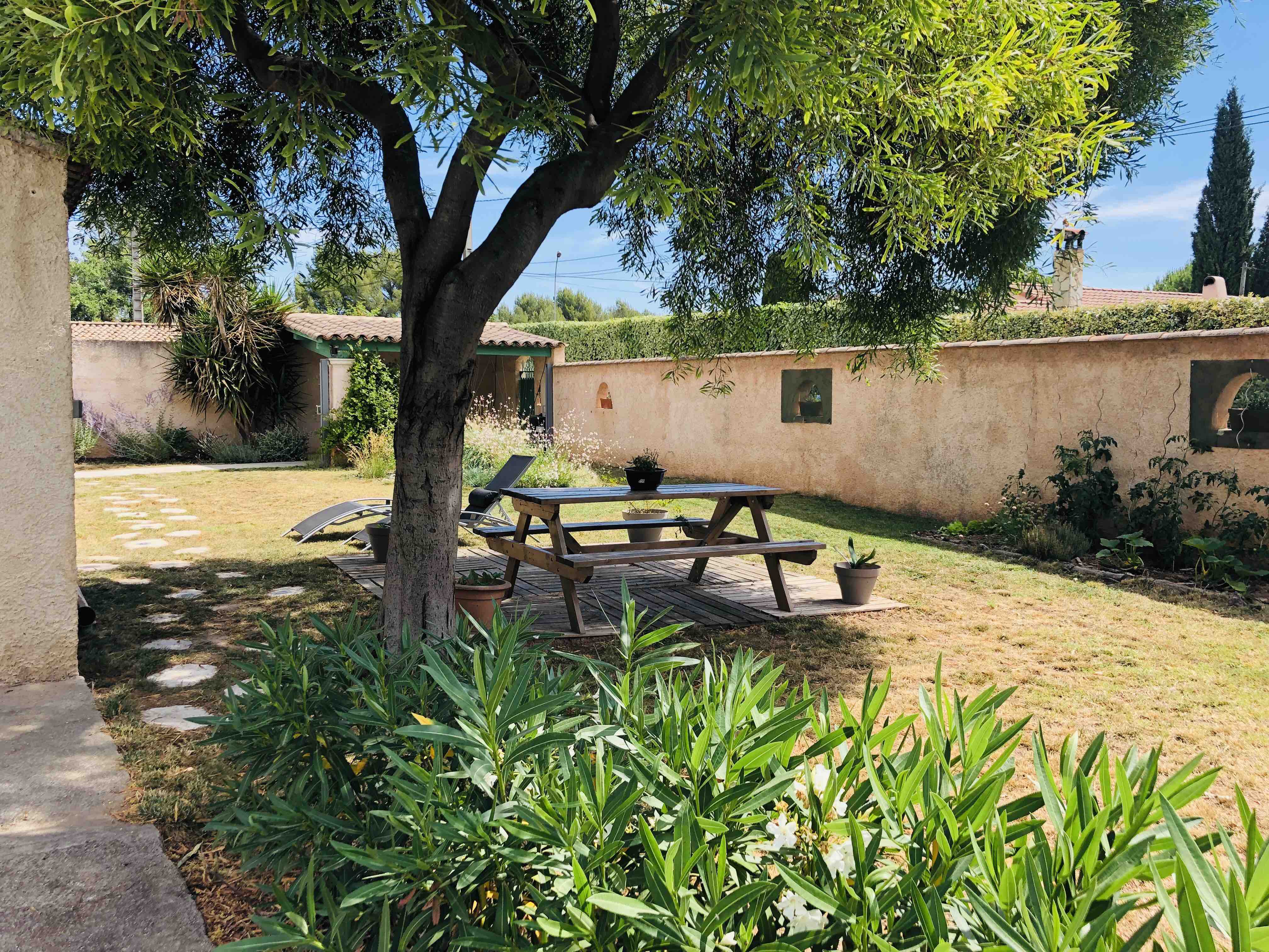 F1 in villa independent entrance air conditioning and pool