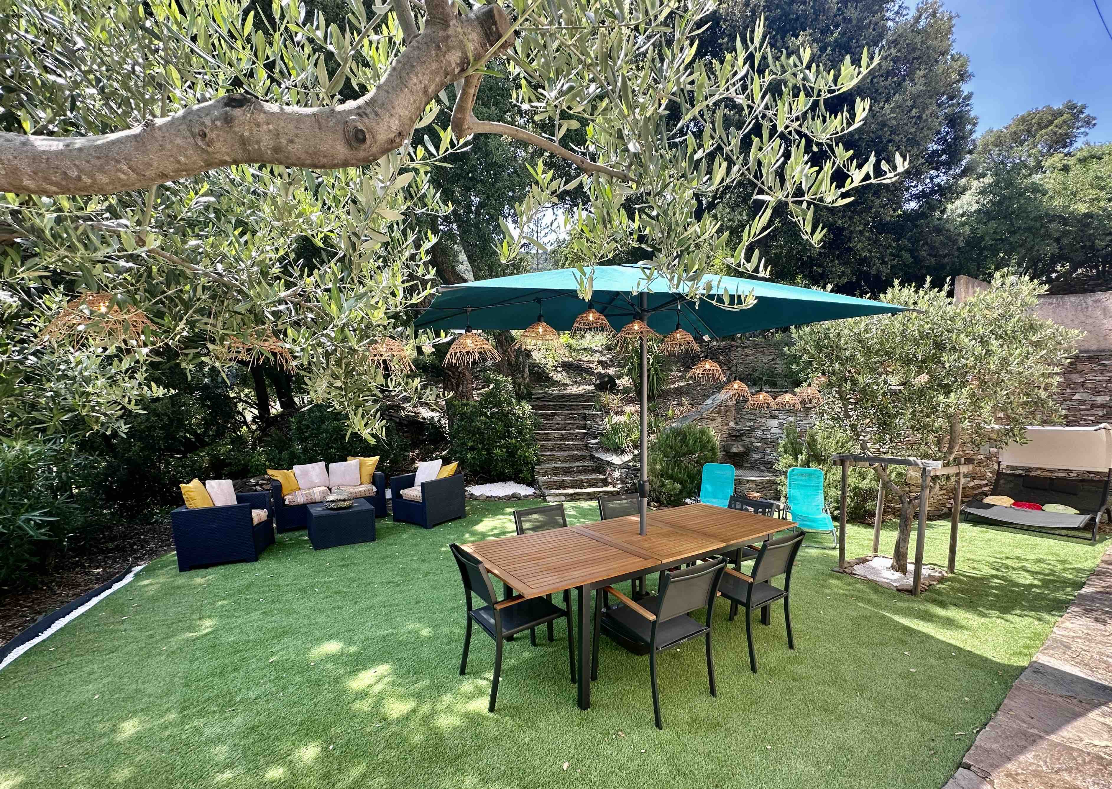 Garden base with garden and terrace sea view