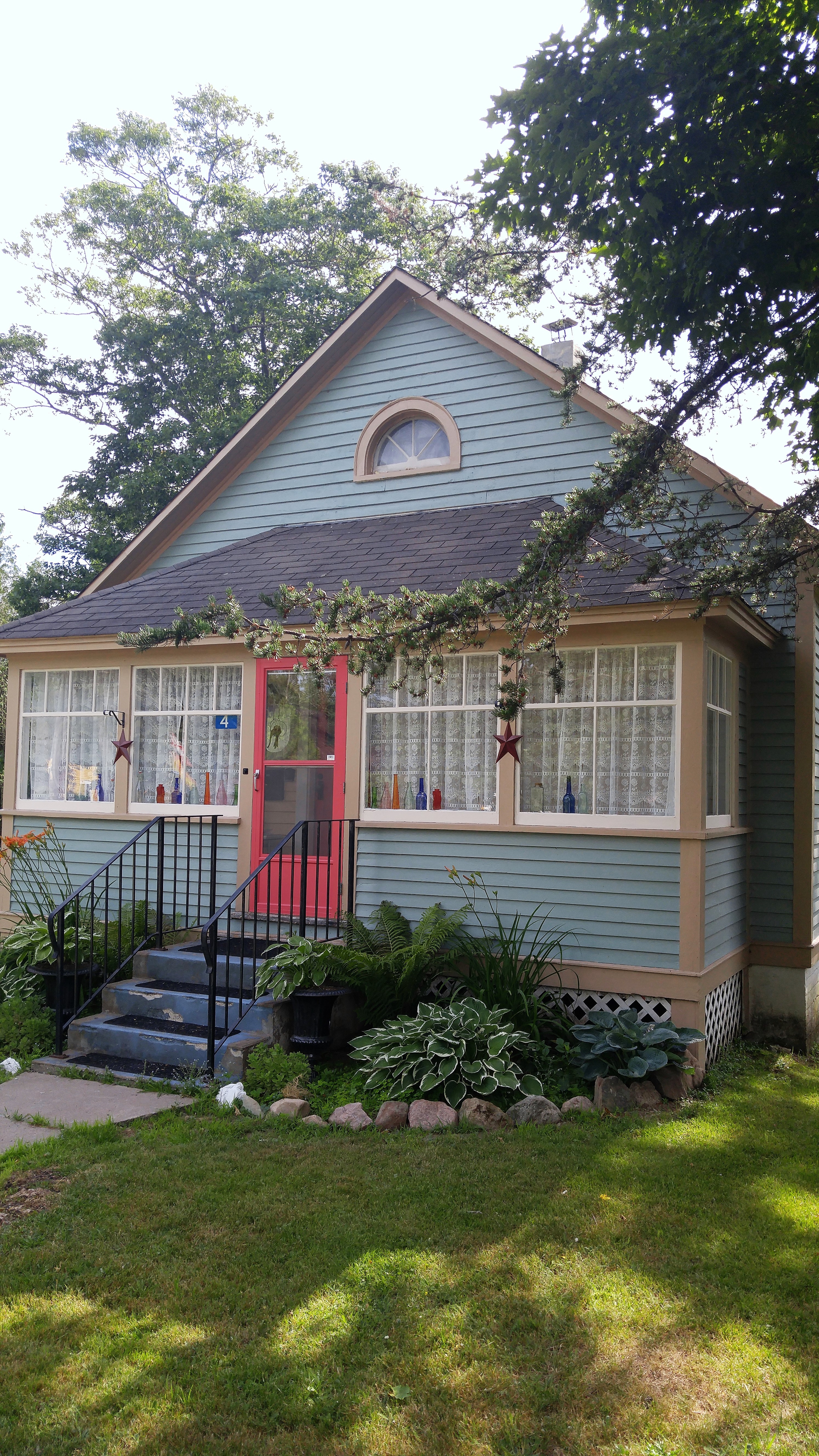 Victorian Rose Cottage in Hopewell, New Brunswick