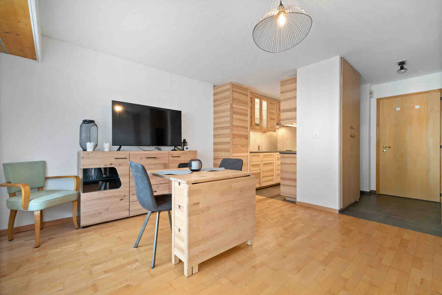 Charming renovated studio located in the baths of Ovronnaz.