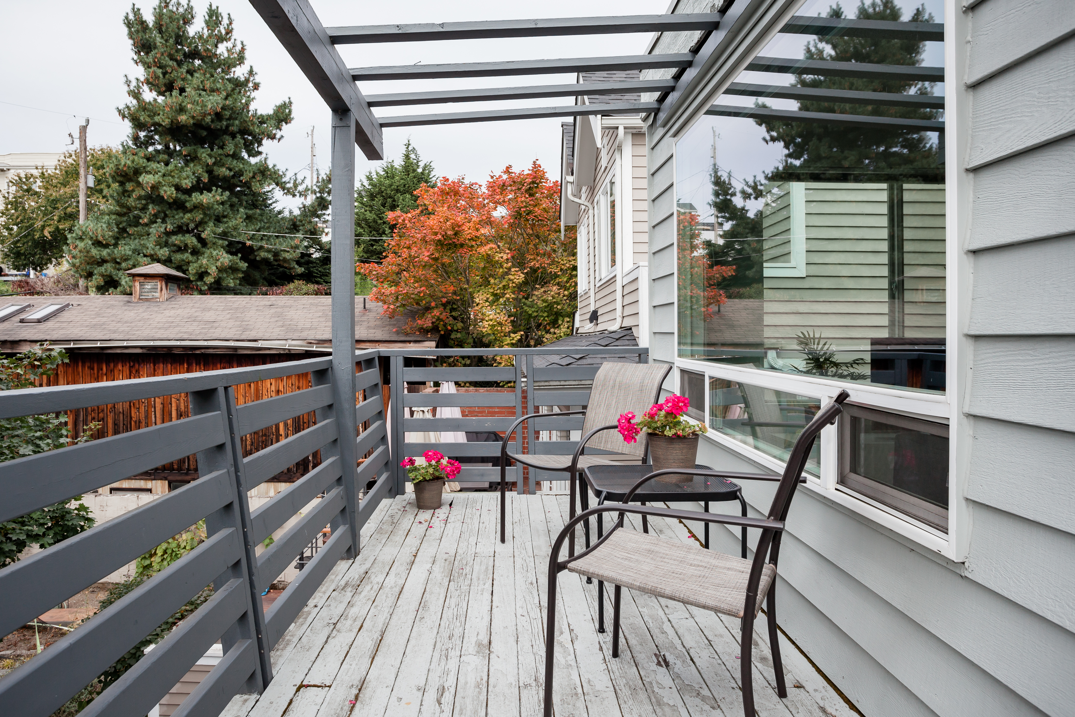 Bright Apartment with a Balcony in Queen Anne