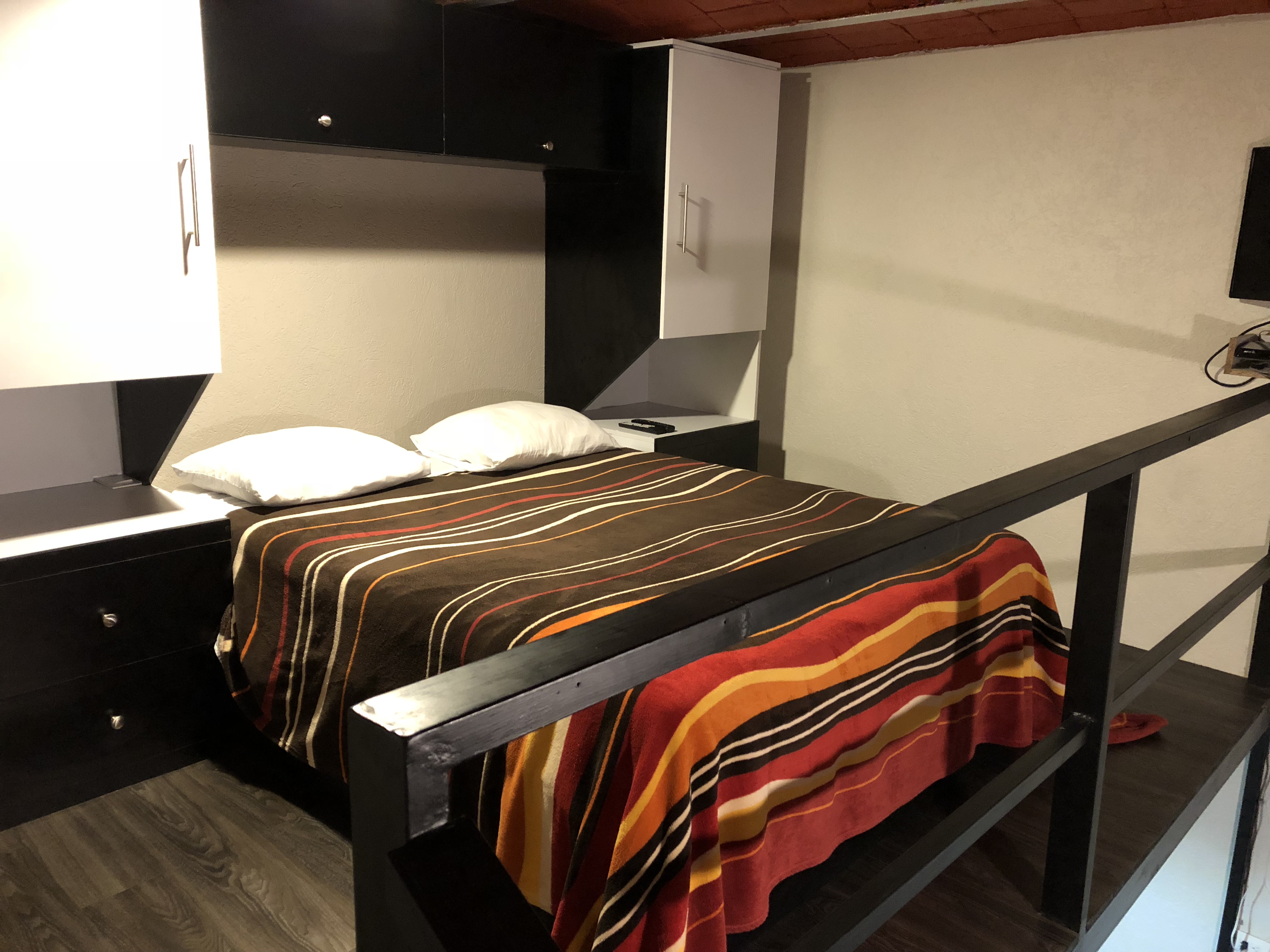 1. Coqueto loft independiente en súper ubicación.